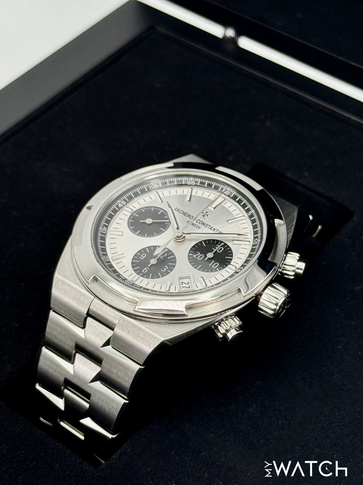 2024 Vacheron Constantin Overseas 42.5mm 5520V Stainless Steel Silver Dial