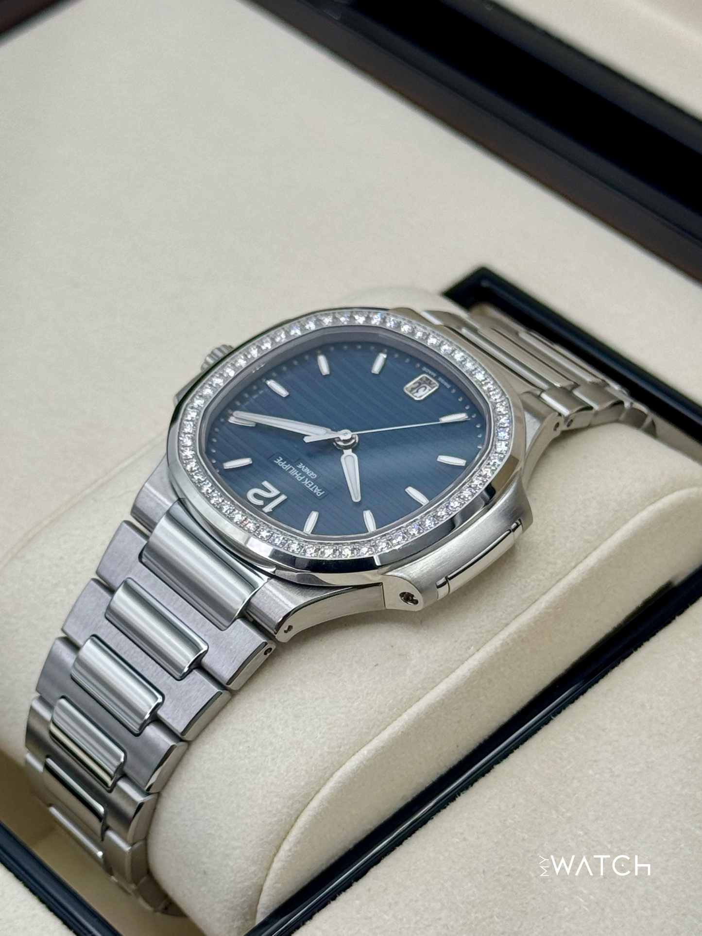 NEW 2025 Patek Philippe Nautilus 35.2mm 7118/1200A-001 Stainless Steel Blue Dial