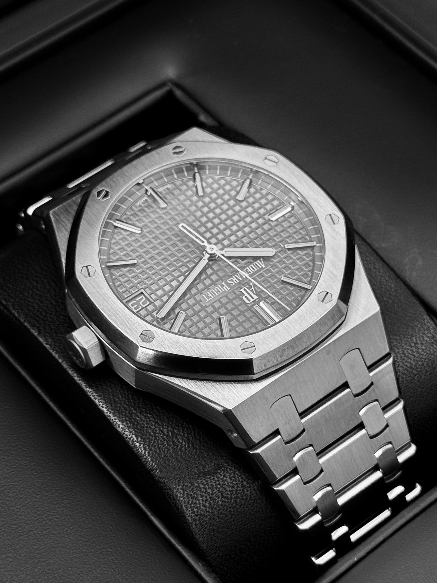 2019 Audemars Piguet Royal Oak 41mm 15500ST Stainless Steel Grey Dial