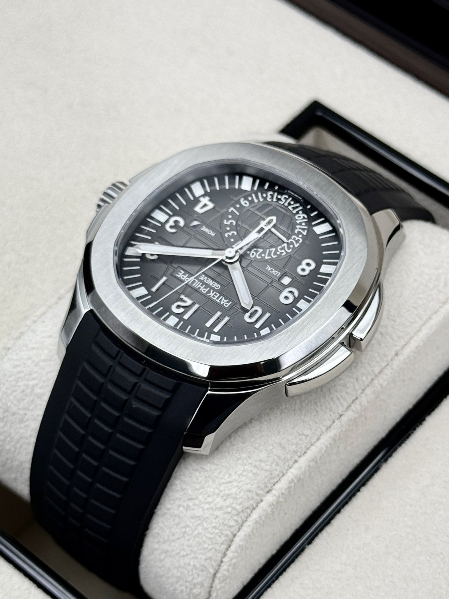 2022 Patek Philippe Aquanaut 40.8mm 5164A-001 Stainless Steel Grey Dial