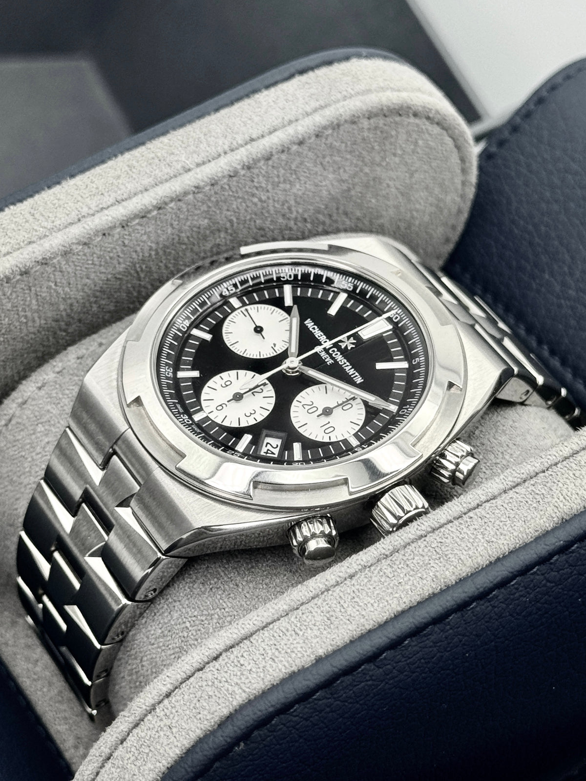 2026 Vacheron Constantin Overseas 42mm 5520V Stainless Steel Black Dial