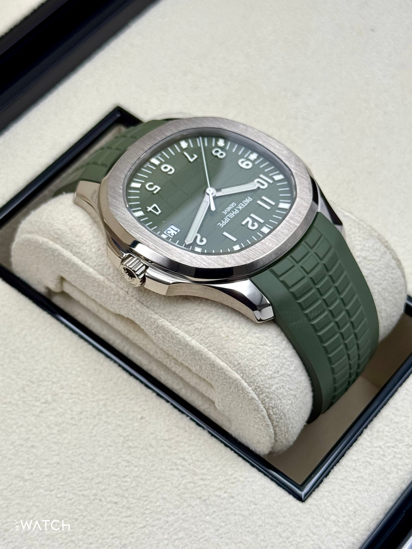 2022 Patek Philippe Aquanaut 5168G 42.2mm White Gold Green Dial