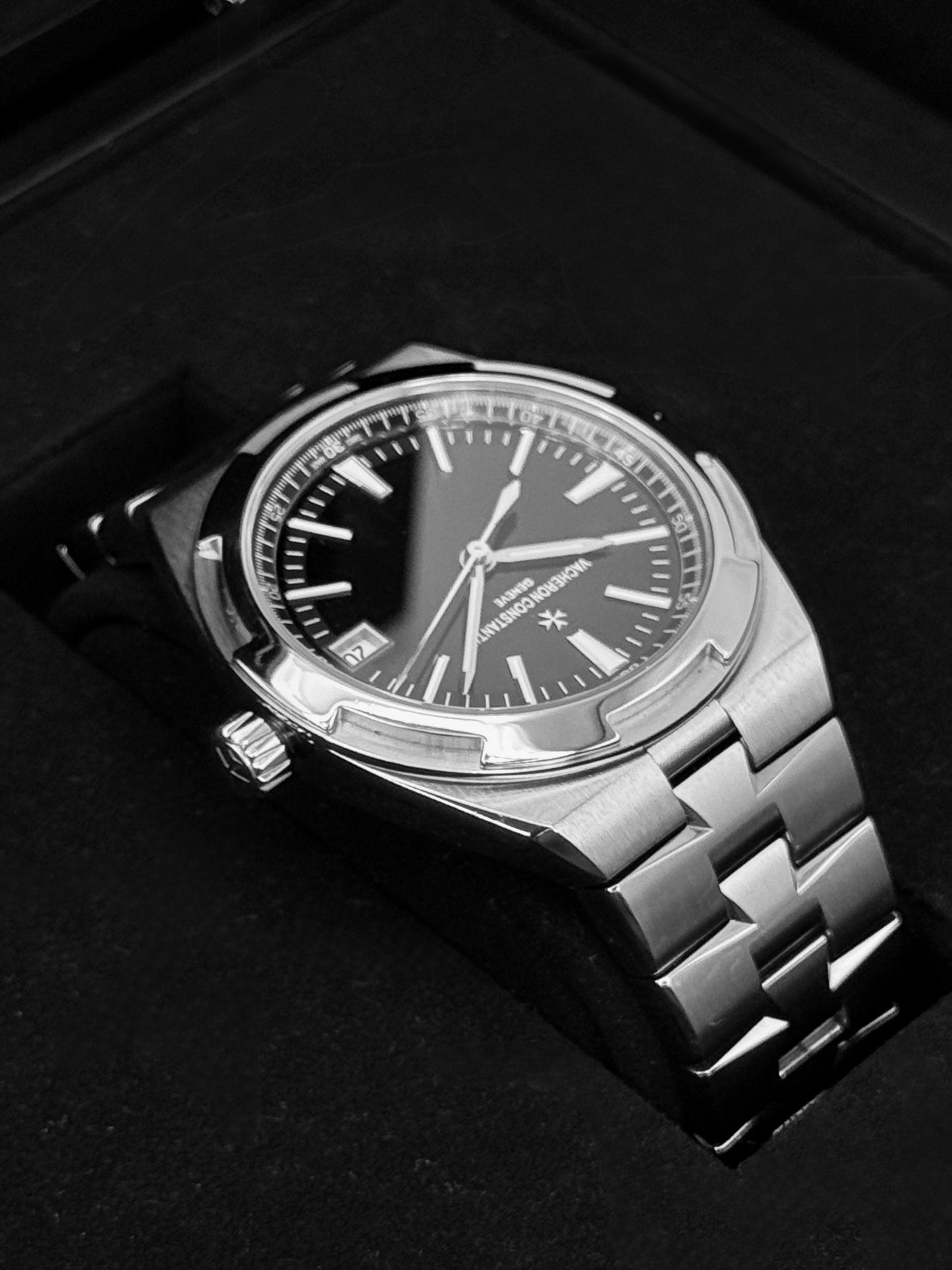 2021 Vacheron Constantin Overseas 41mm 4500V Stainless Black Dial