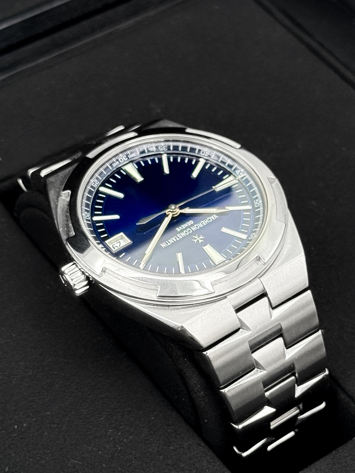2021 Vacheron Constantin Overseas 41mm 4500V Stainless Steel Blue Dial