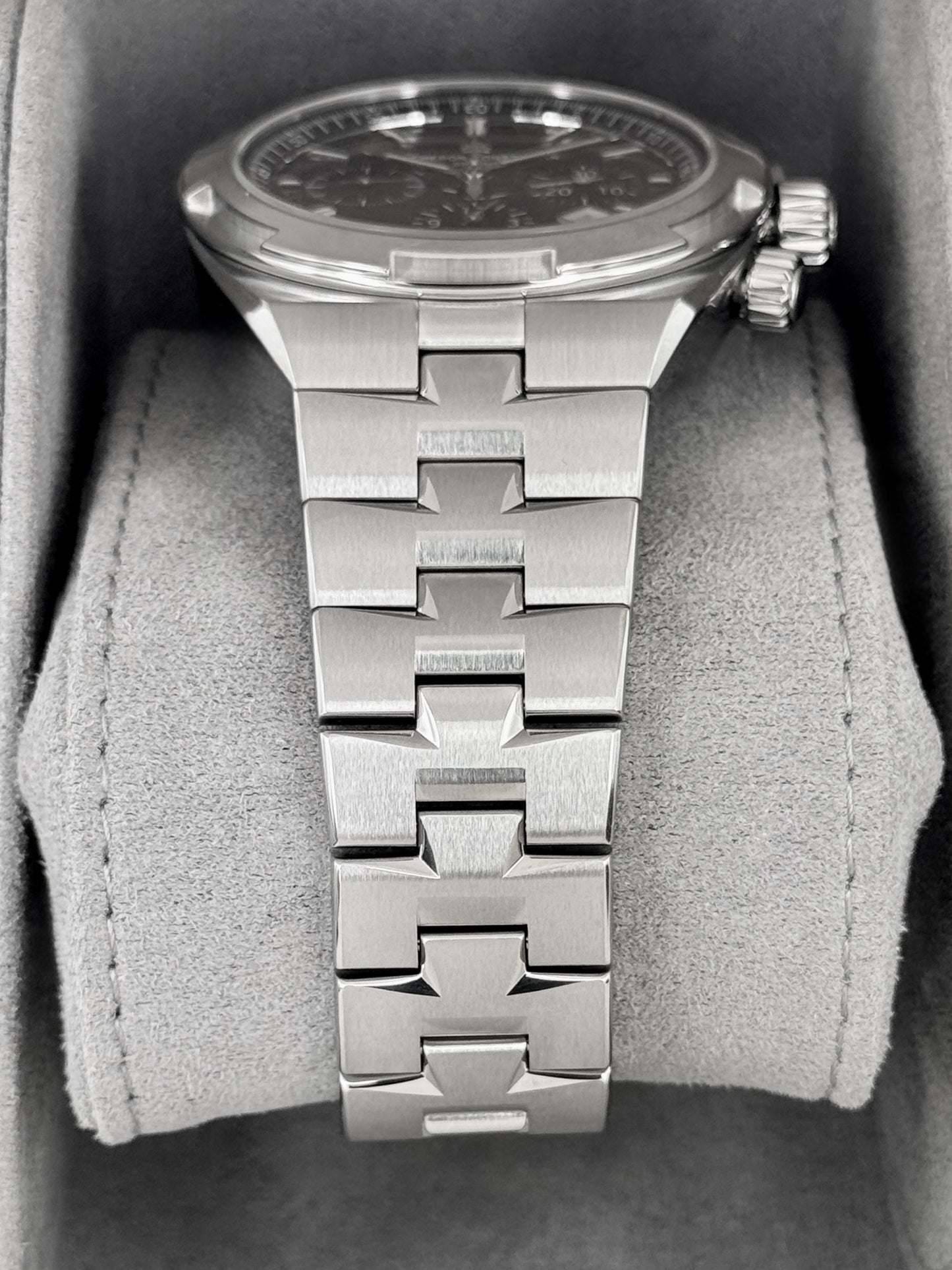 NEW 2026 Vacheron Constantin Overseas 42.5mm 5520V Stainless Steel Blue Dial