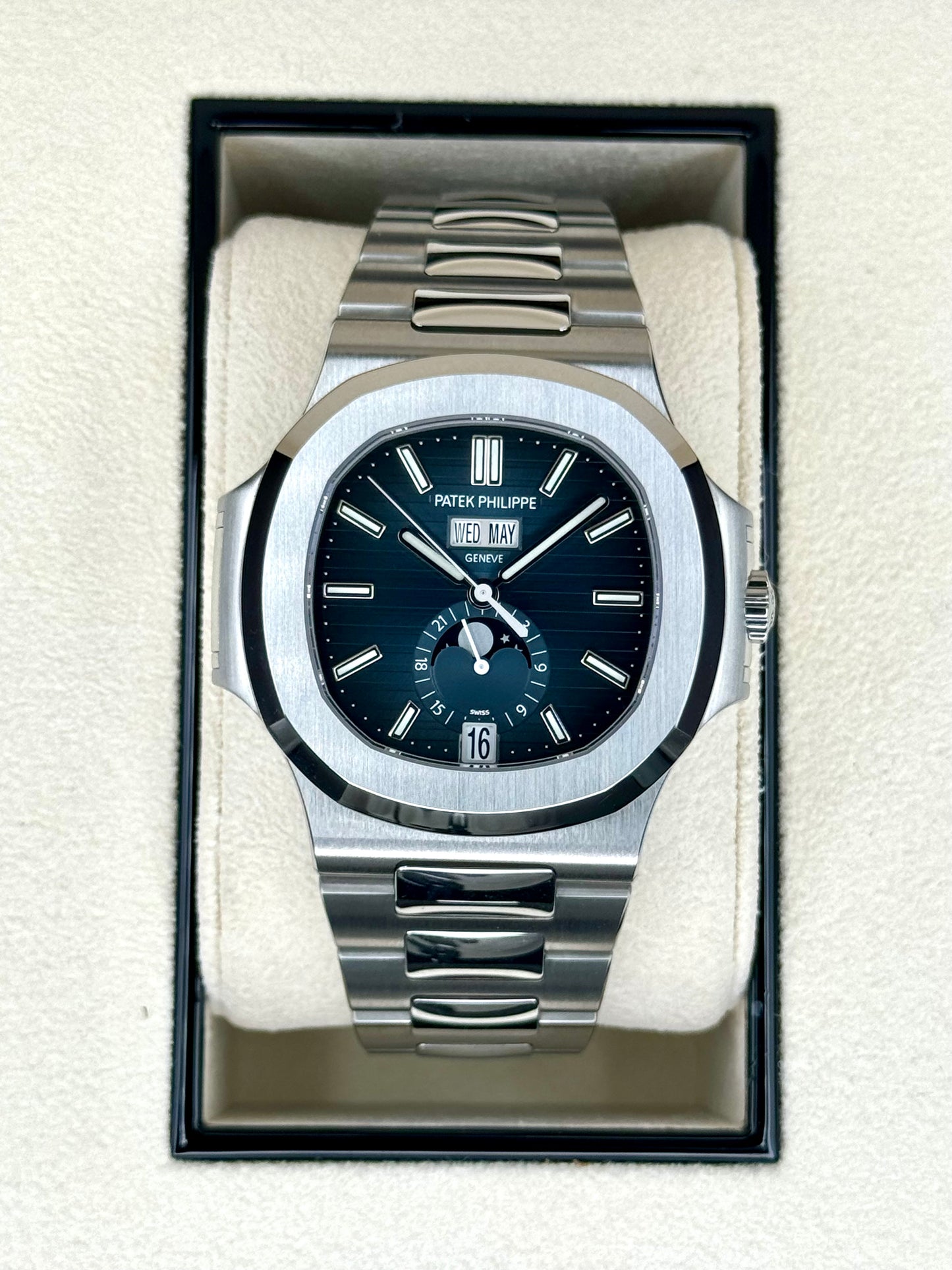 NEW 2022 Patek Philippe 40.5mm 5726/1A-014 Nautilus Moonphase Blue Dial