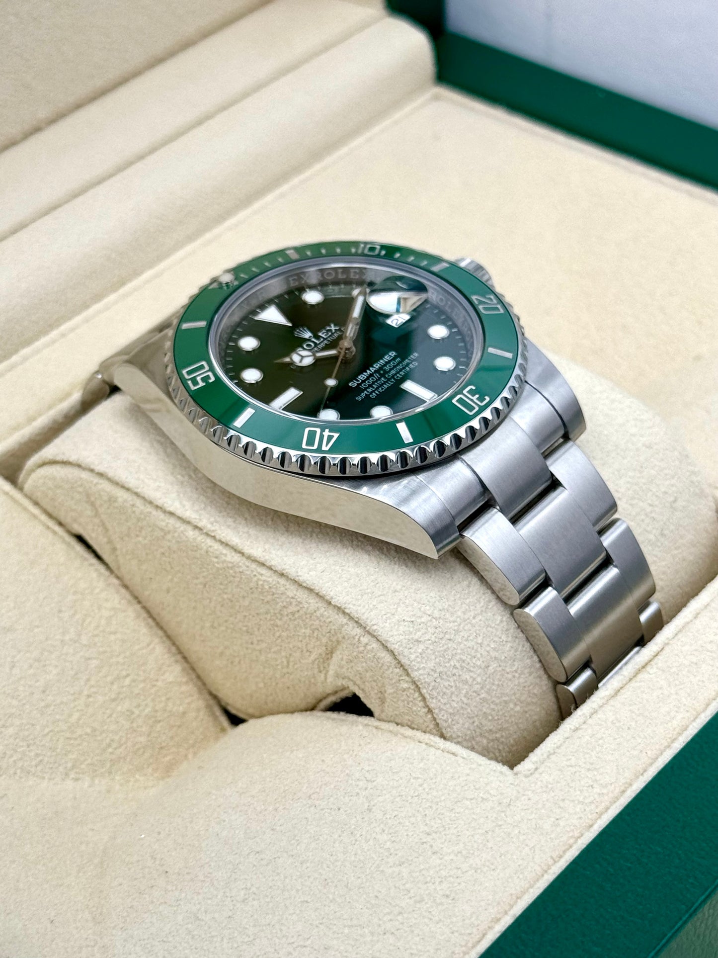 2017 Rolex Submariner "Hulk" 40mm 116610LV Green Dial