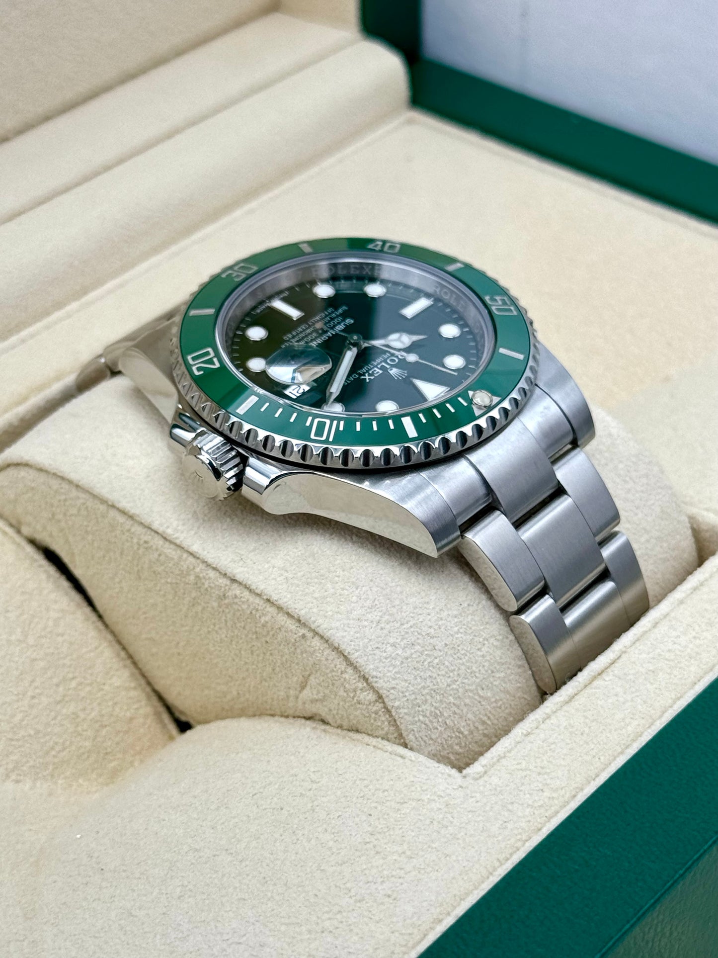 2017 Rolex Submariner "Hulk" 40mm 116610LV Green Dial