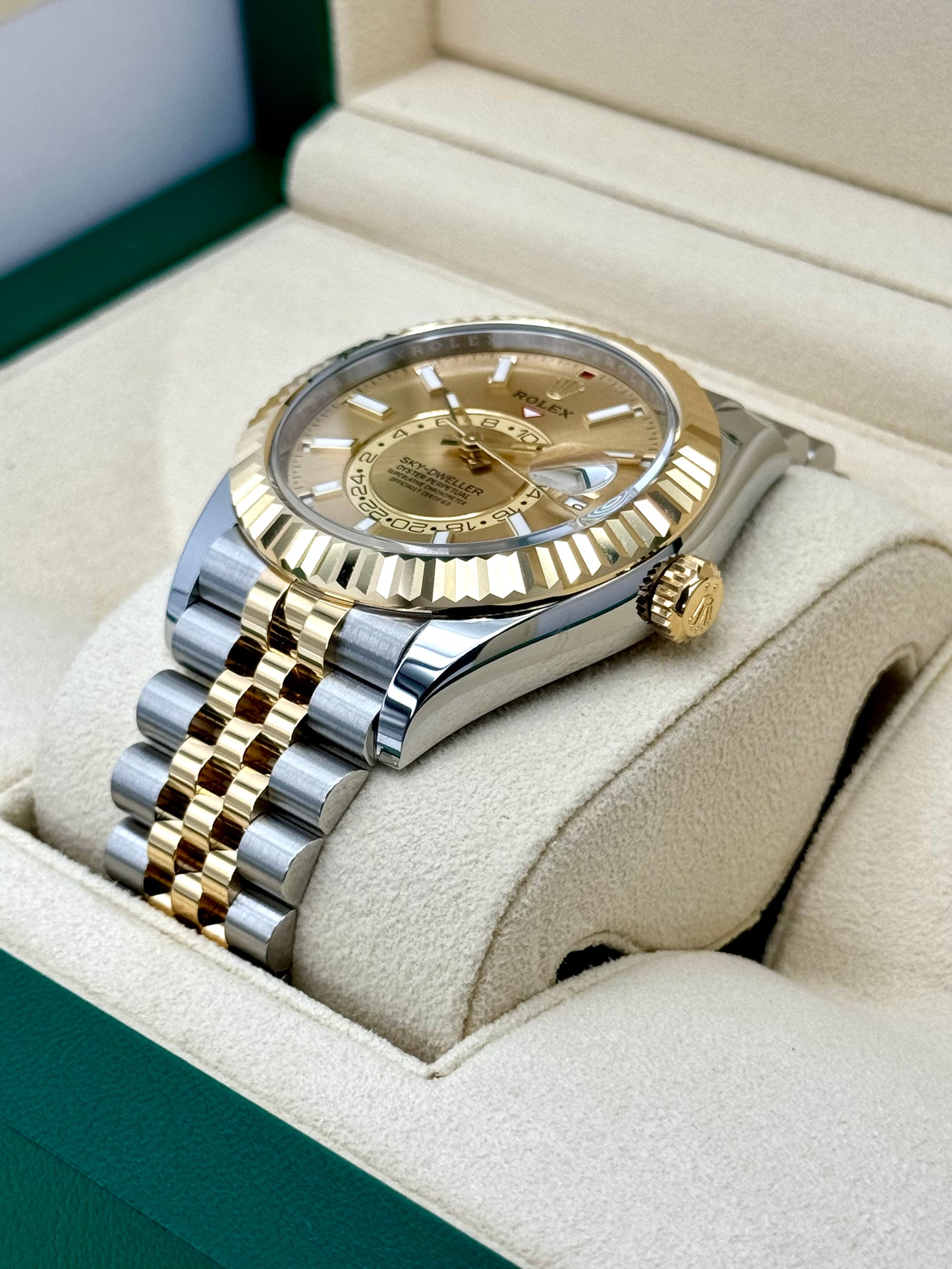 NEW 2024 Rolex Sky-Dweller 42mm 336933 Jubilee Champagne Dial