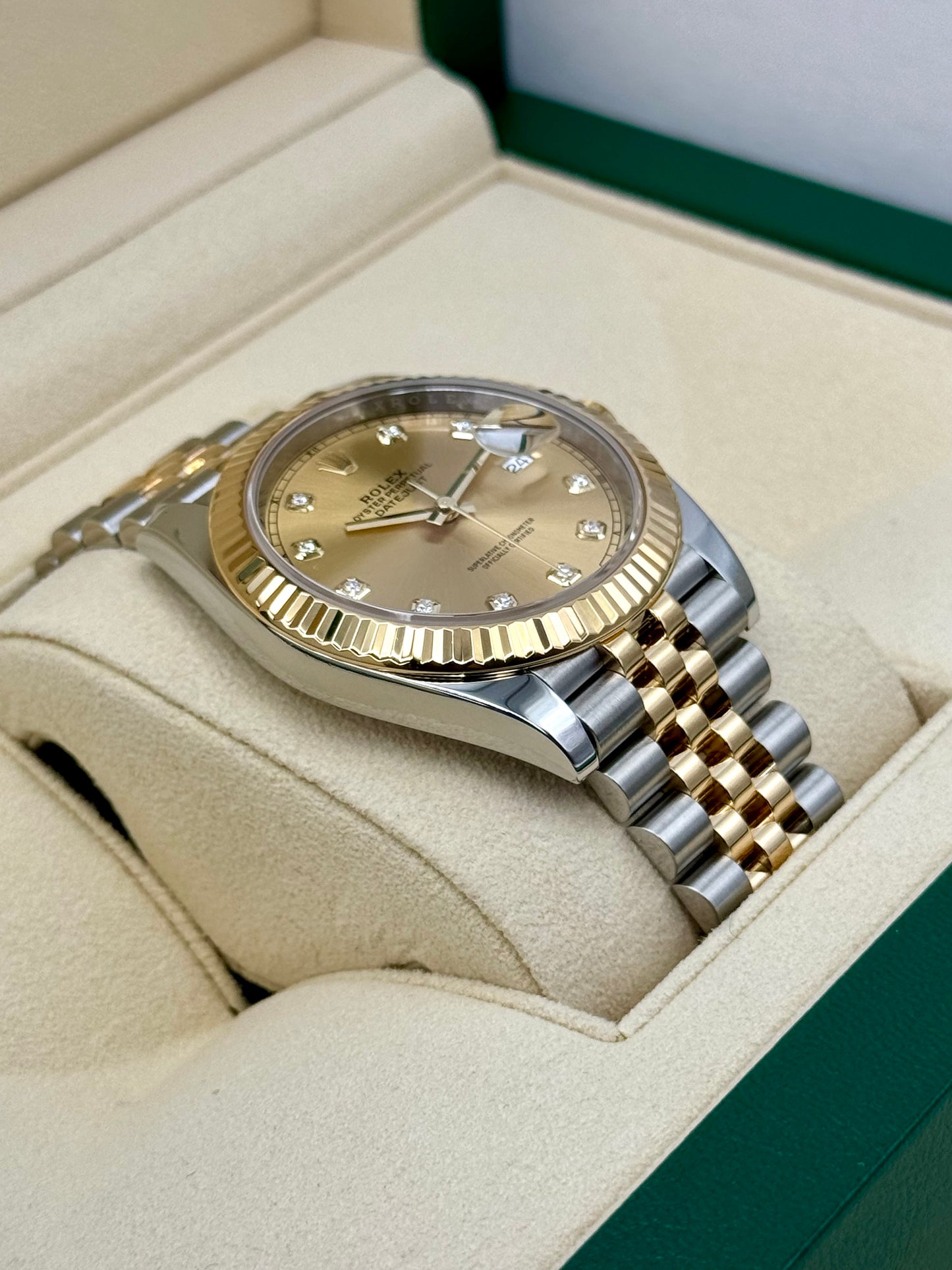 2022 Rolex Datejust 41mm 126333 Jubilee Champagne Diamond Dial