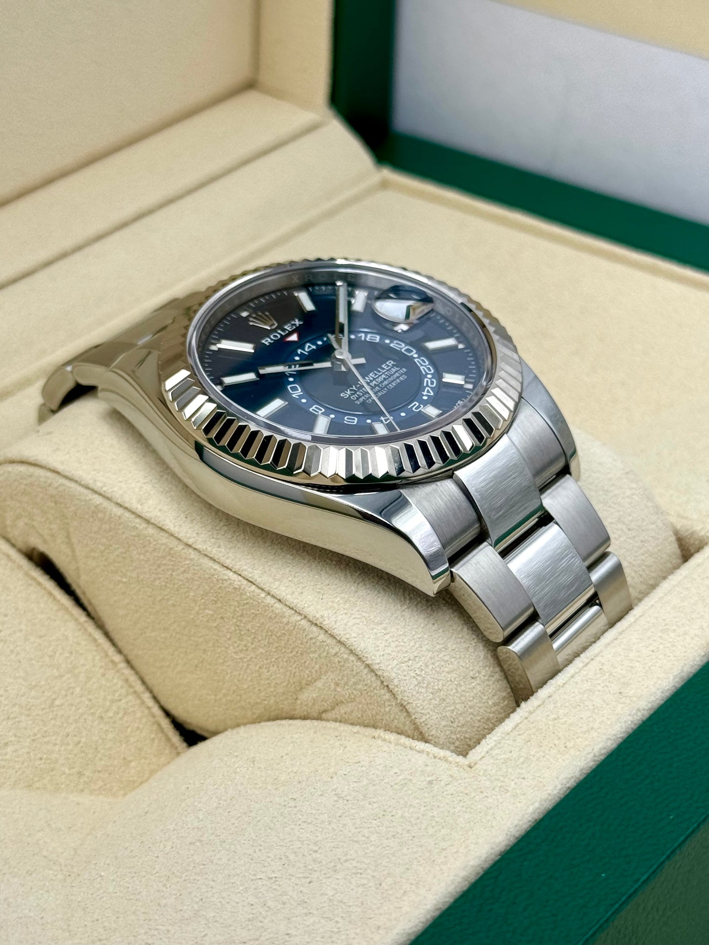 2020 Sky-Dweller 42mm 326934 Stainless Steel Oyster Blue Dial