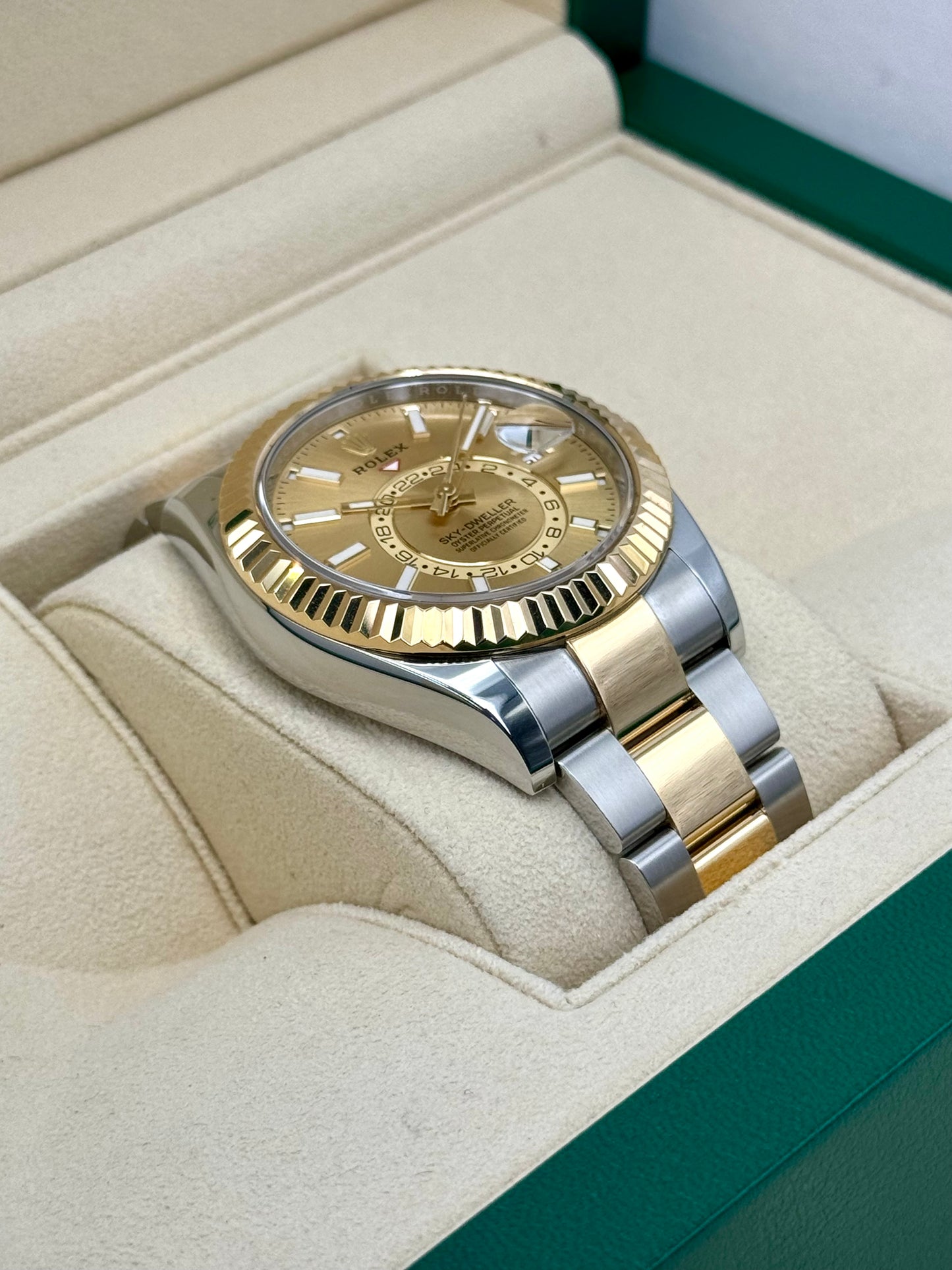 2024 Rolex Sky-Dweller 42mm 336933 Oyster Champagne Dial