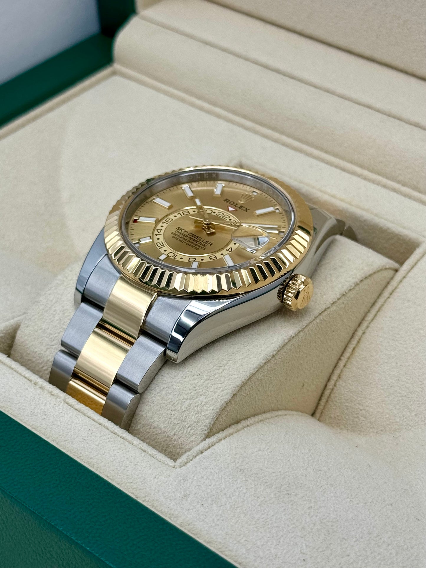 2024 Rolex Sky-Dweller 42mm 336933 Oyster Champagne Dial