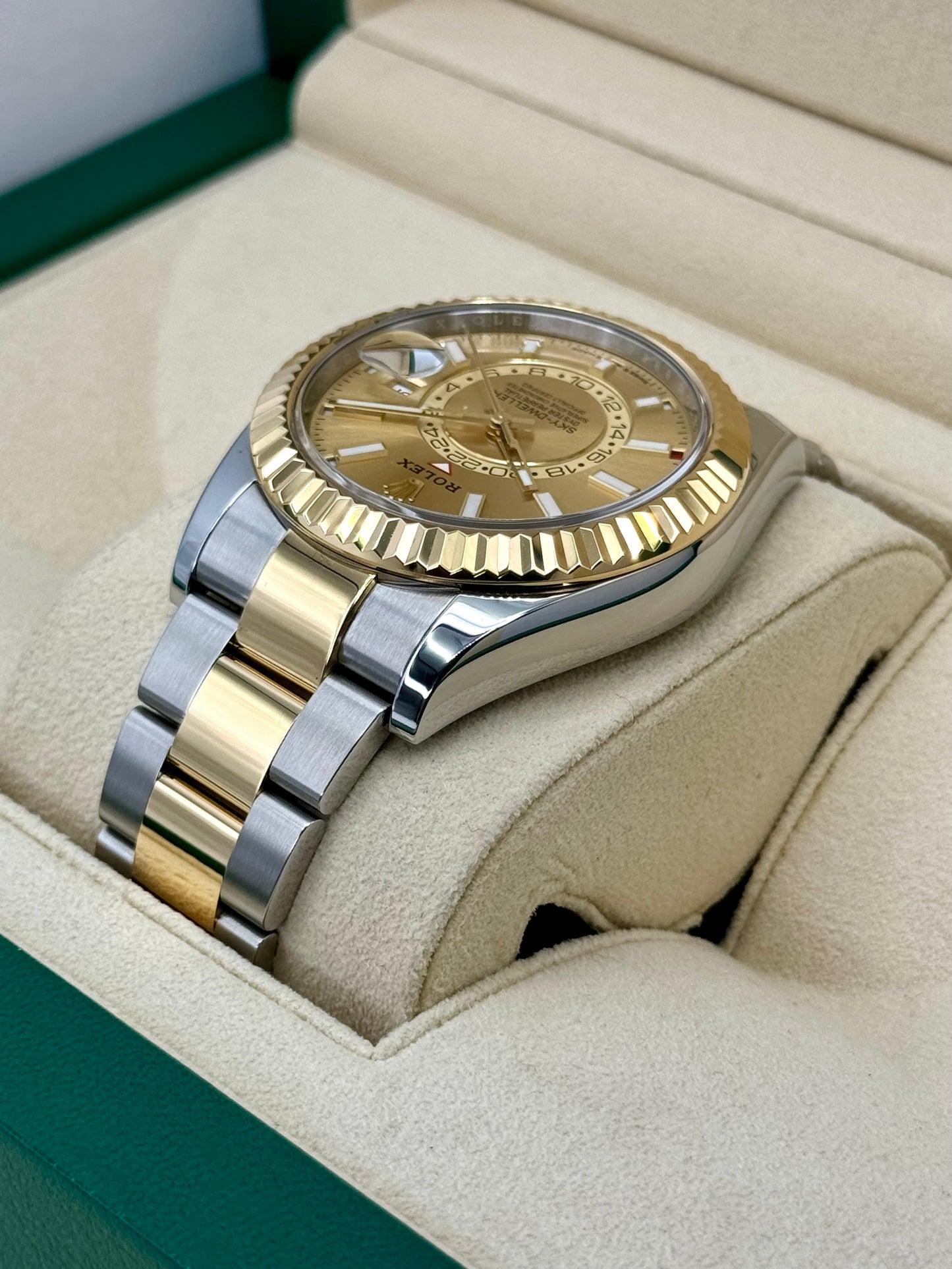 2024 Rolex Sky-Dweller 42mm 336933 Oyster Champagne Dial