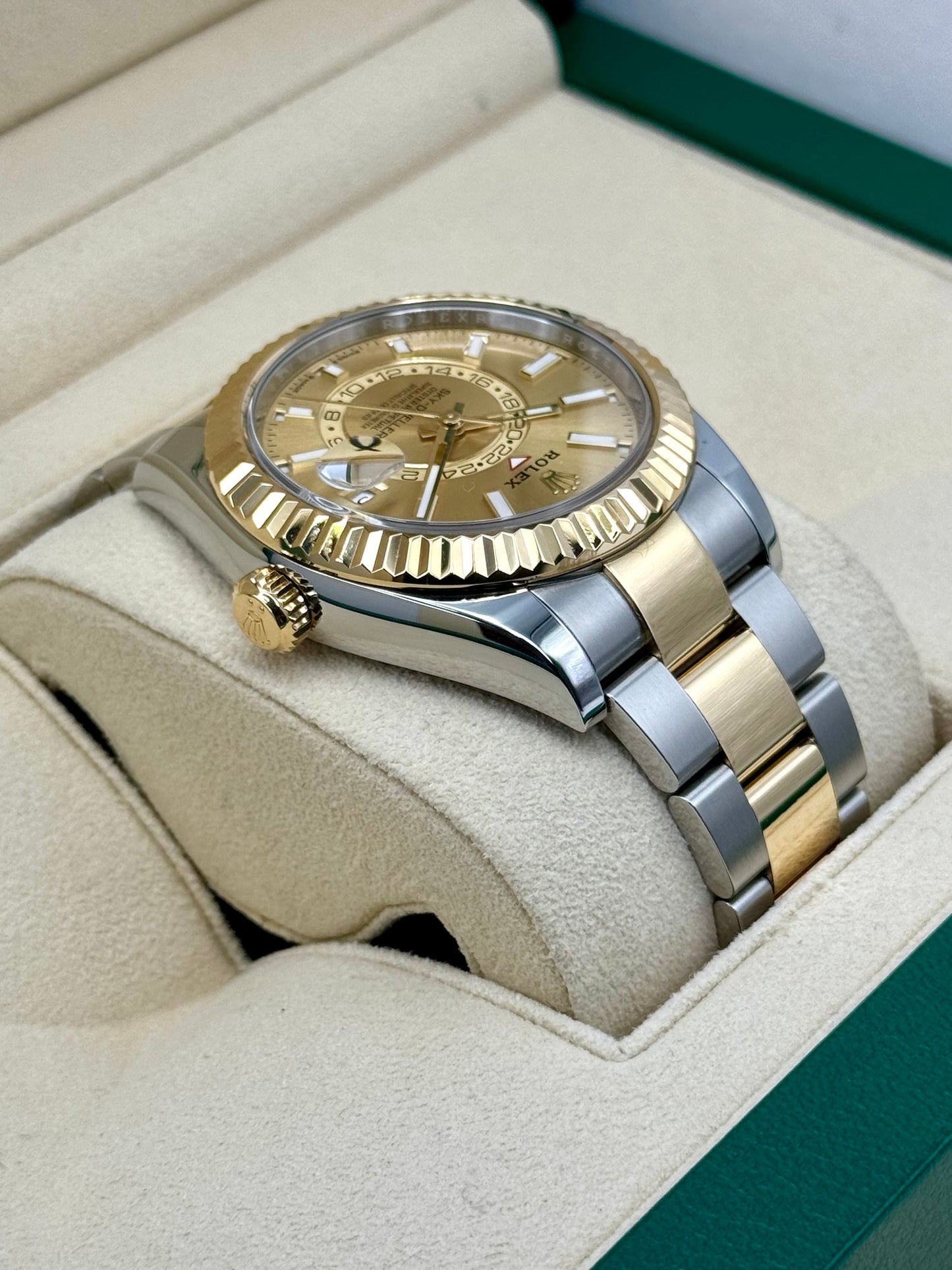 2024 Rolex Sky-Dweller 42mm 336933 Oyster Champagne Dial