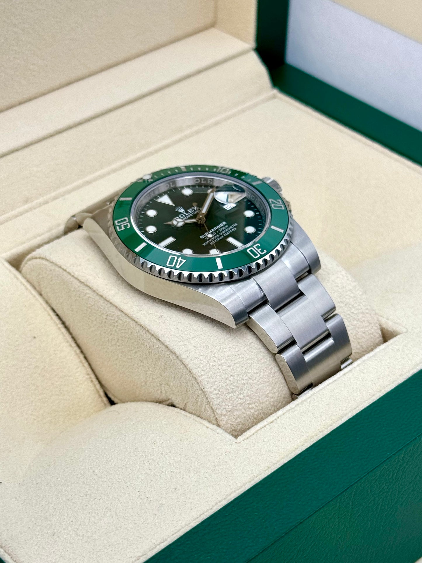 NEW 2020 Rolex Submariner "Hulk" 40mm 116610LV Green Dial