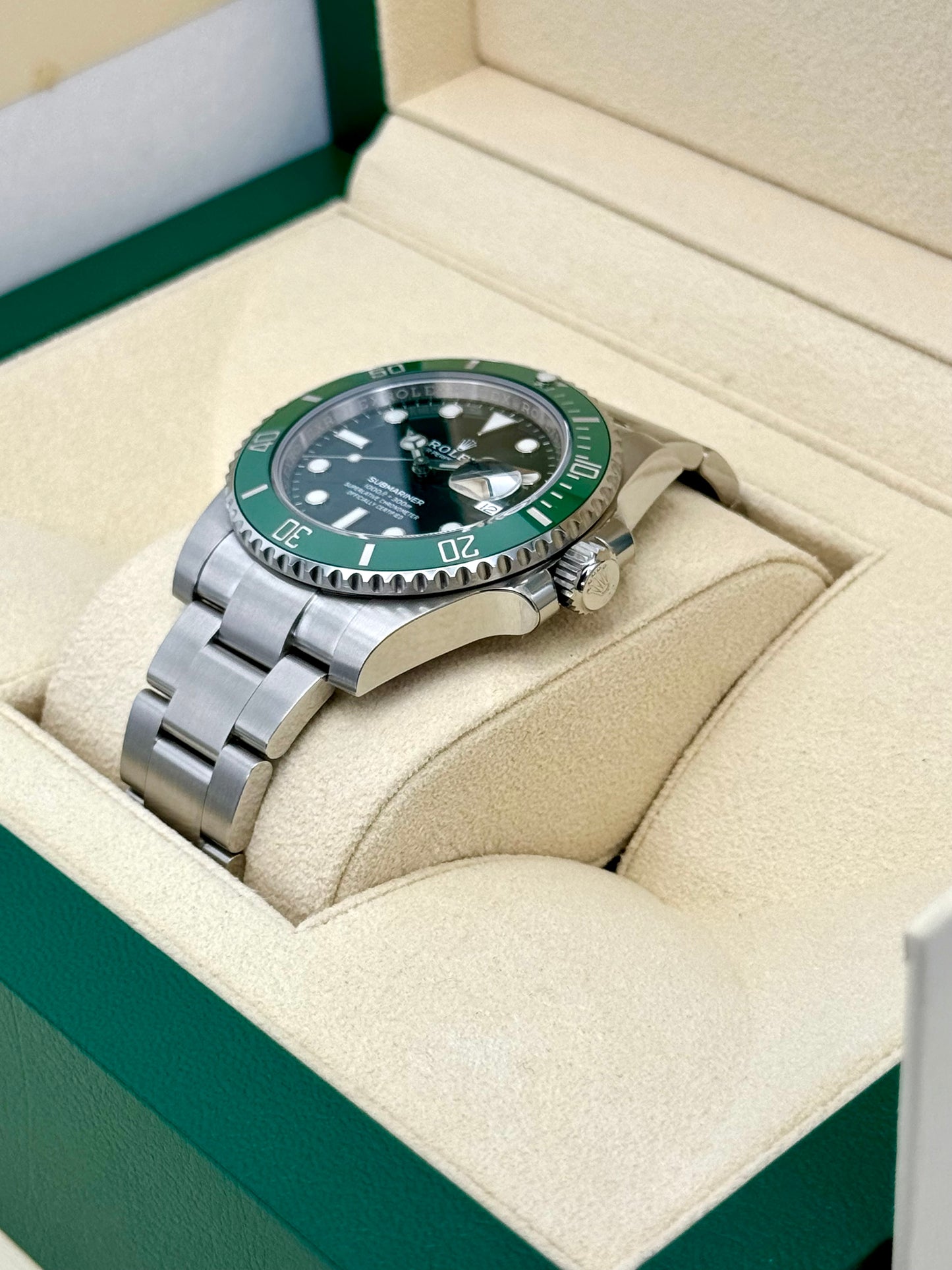 NEW 2020 Rolex Submariner "Hulk" 40mm 116610LV Green Dial