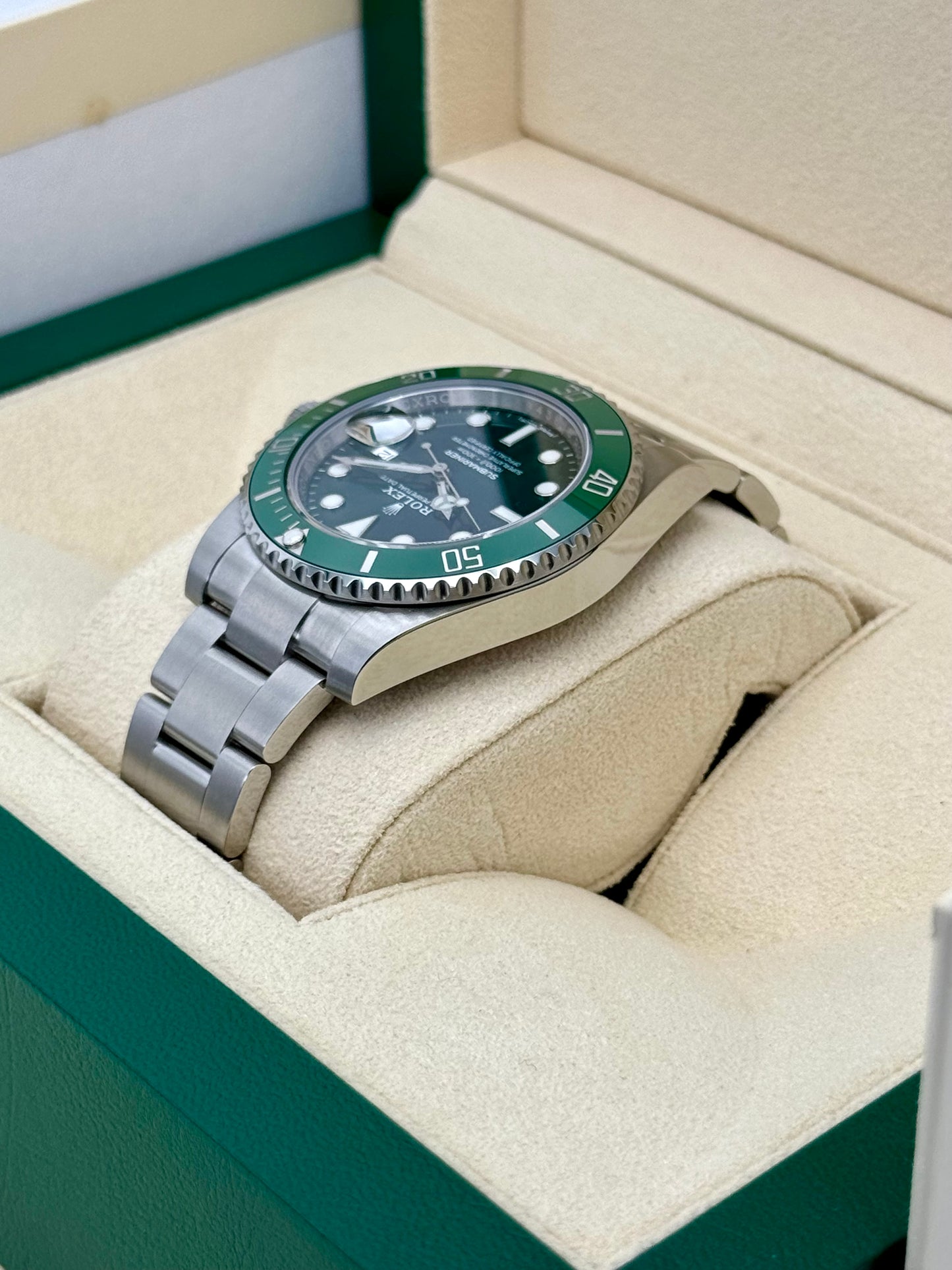 NEW 2020 Rolex Submariner "Hulk" 40mm 116610LV Green Dial