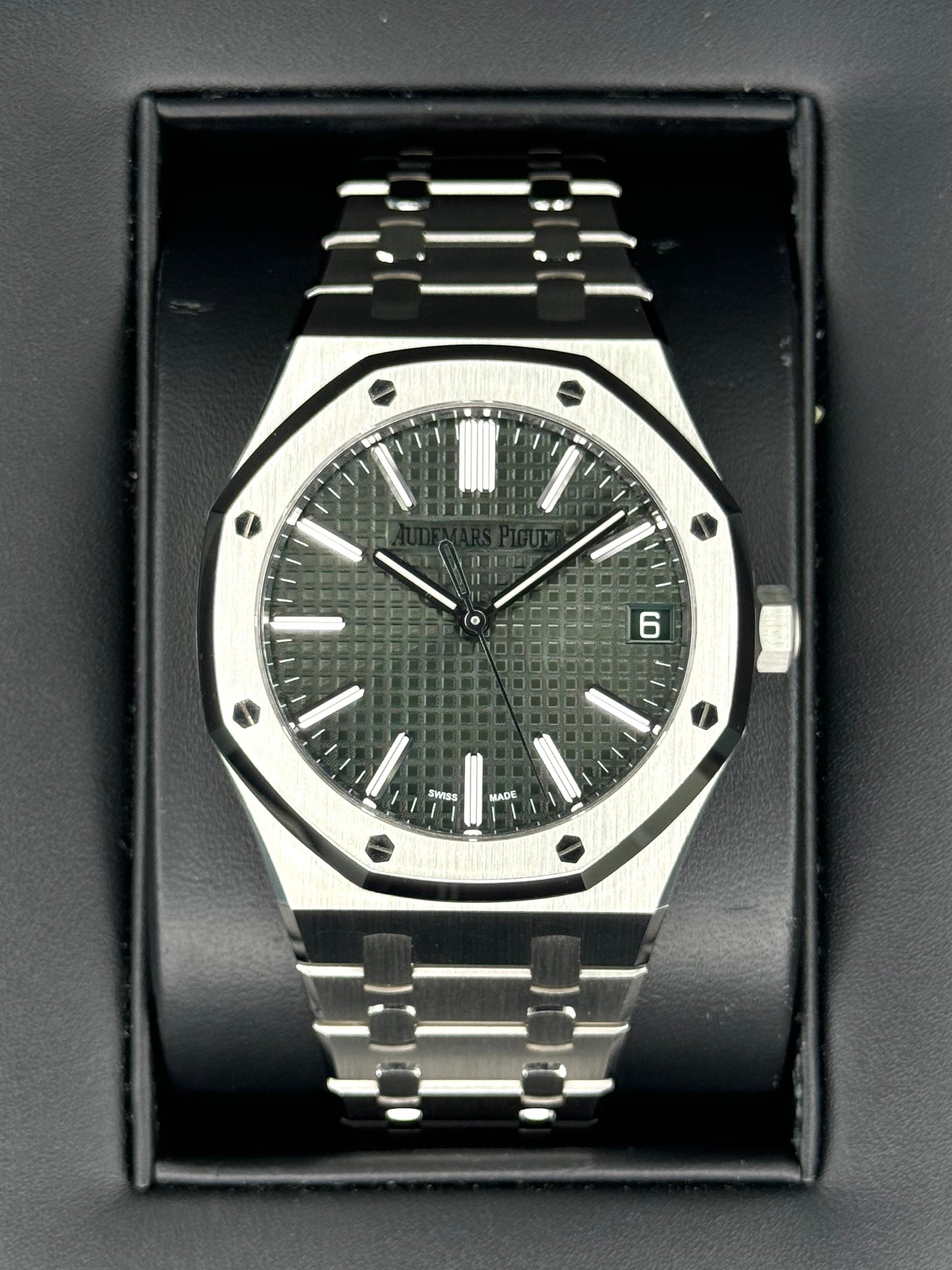 2023 Audemars Piguet  Royal Oak  41mm 15510ST Green Dial