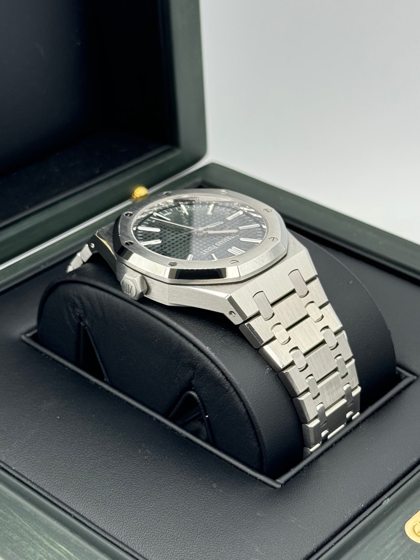 2023 Audemars Piguet  Royal Oak  41mm 15510ST Green Dial