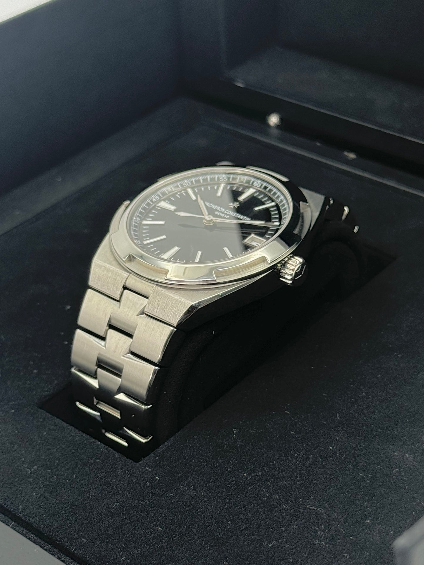 2021 Vacheron Constantin Overseas 41mm 4500V Stainless Black Dial