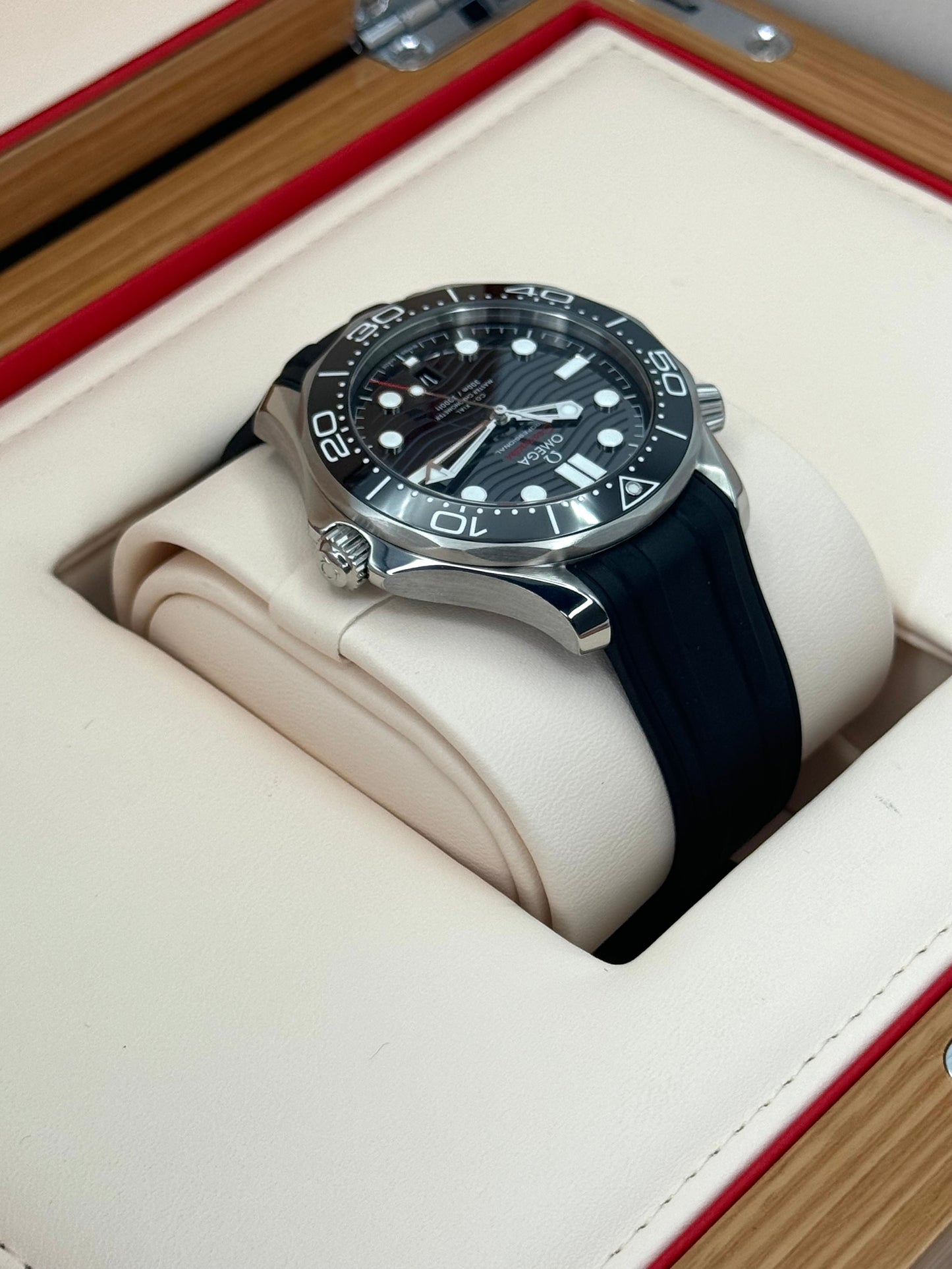 2022 Omega Seamaster Diver 300M 42mm 21032422001001 Black Dial