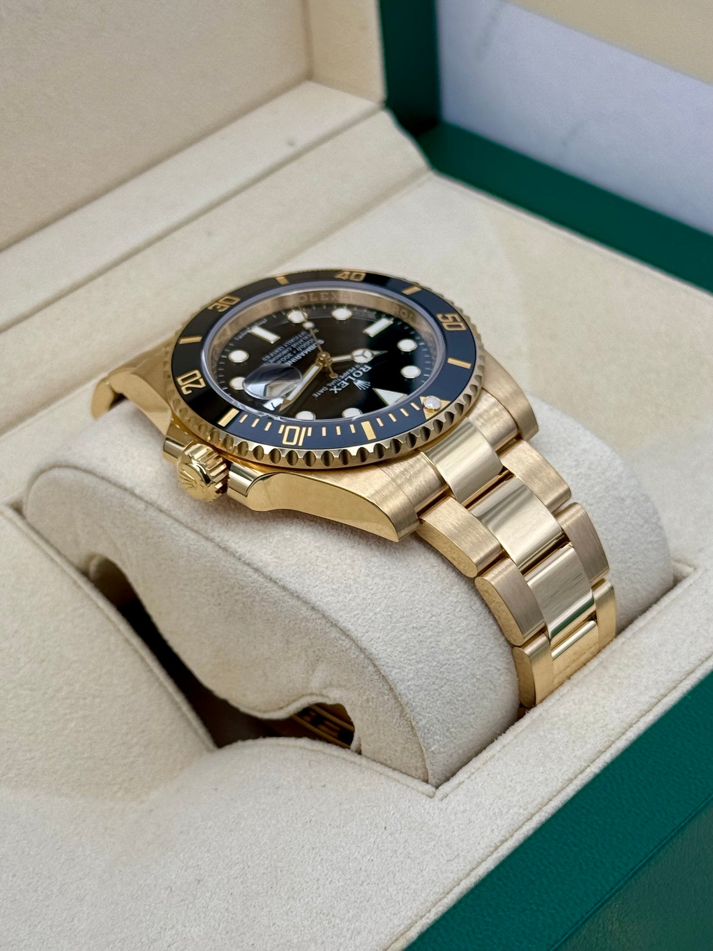 2020 Rolex Submariner 40mm 116618LN 18K Yellow Gold Black Dial