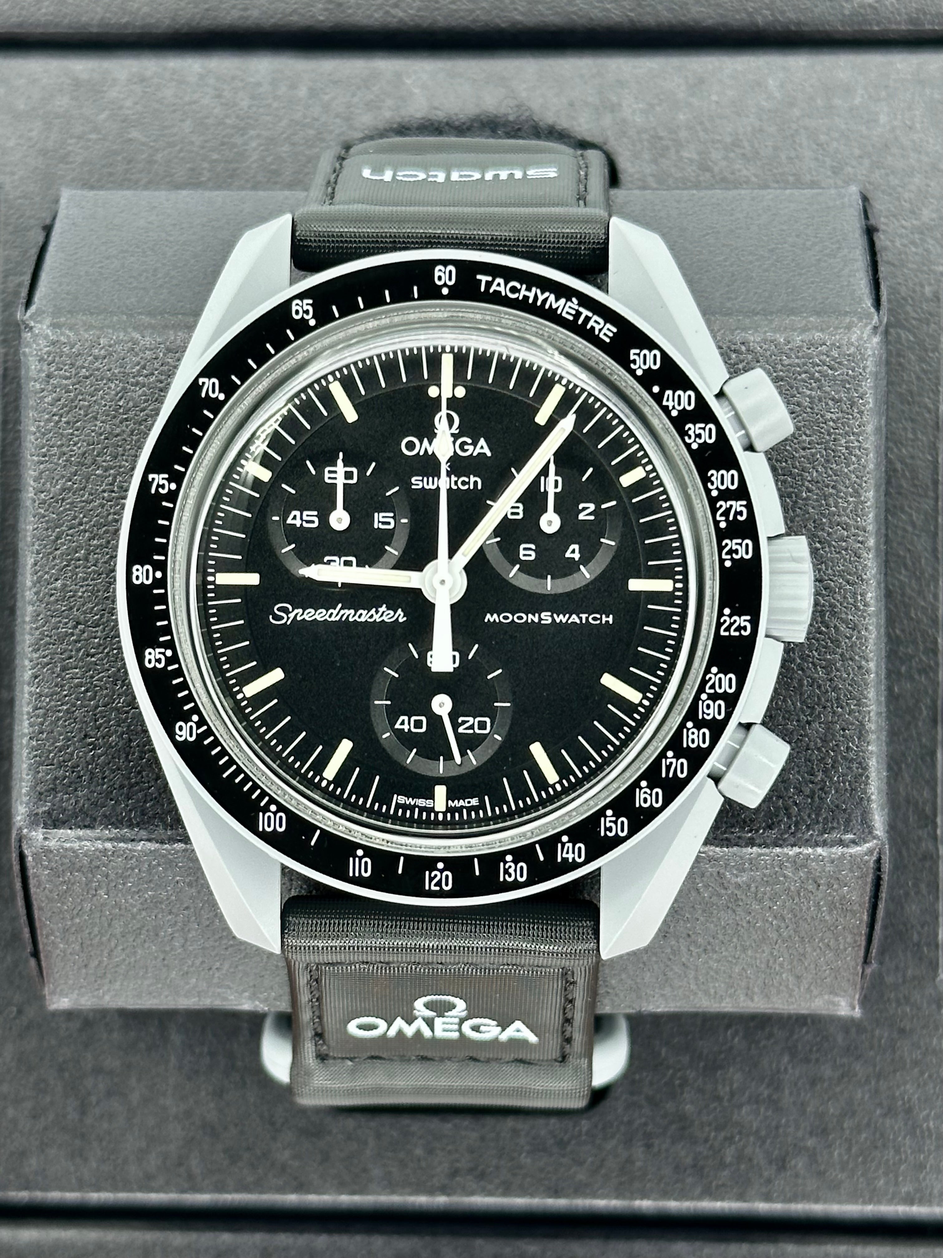 NEW Omega S033M100 Bioceramic Moon Swatch - Mission to the Moon