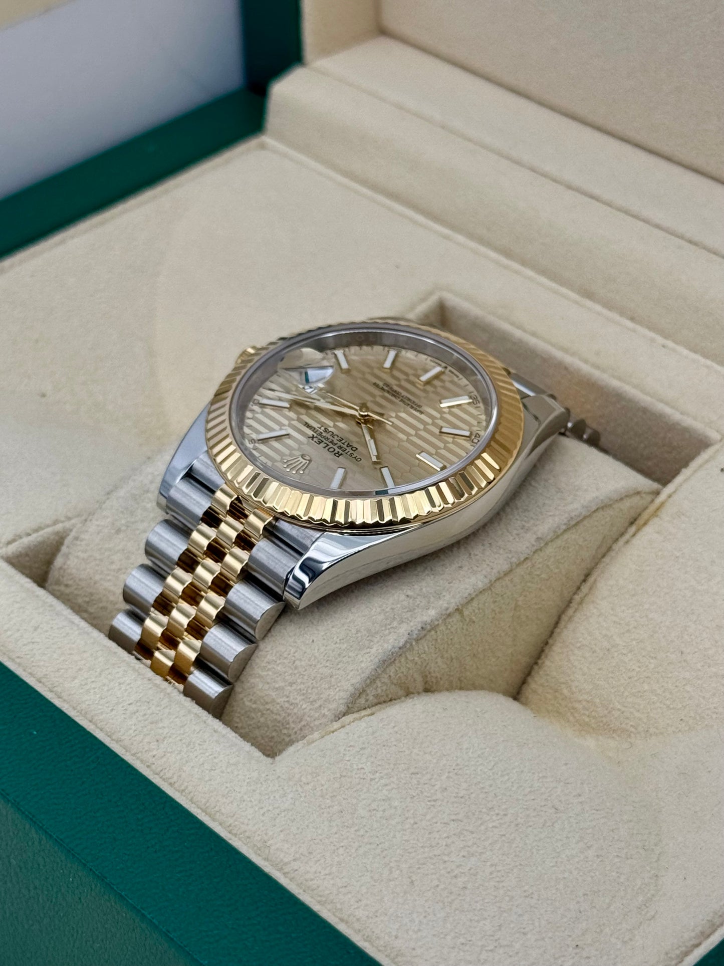 2022 Rolex Datejust 41mm 126333 Two-Tone Jubilee Champagne Motif Dial