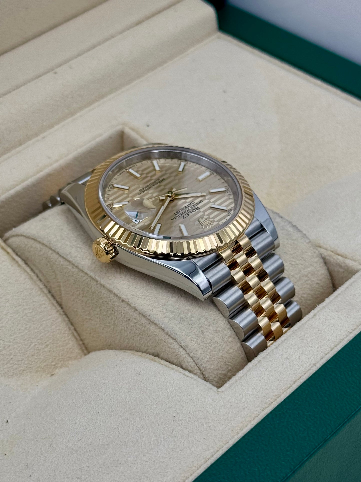 2022 Rolex Datejust 41mm 126333 Two-Tone Jubilee Champagne Motif Dial