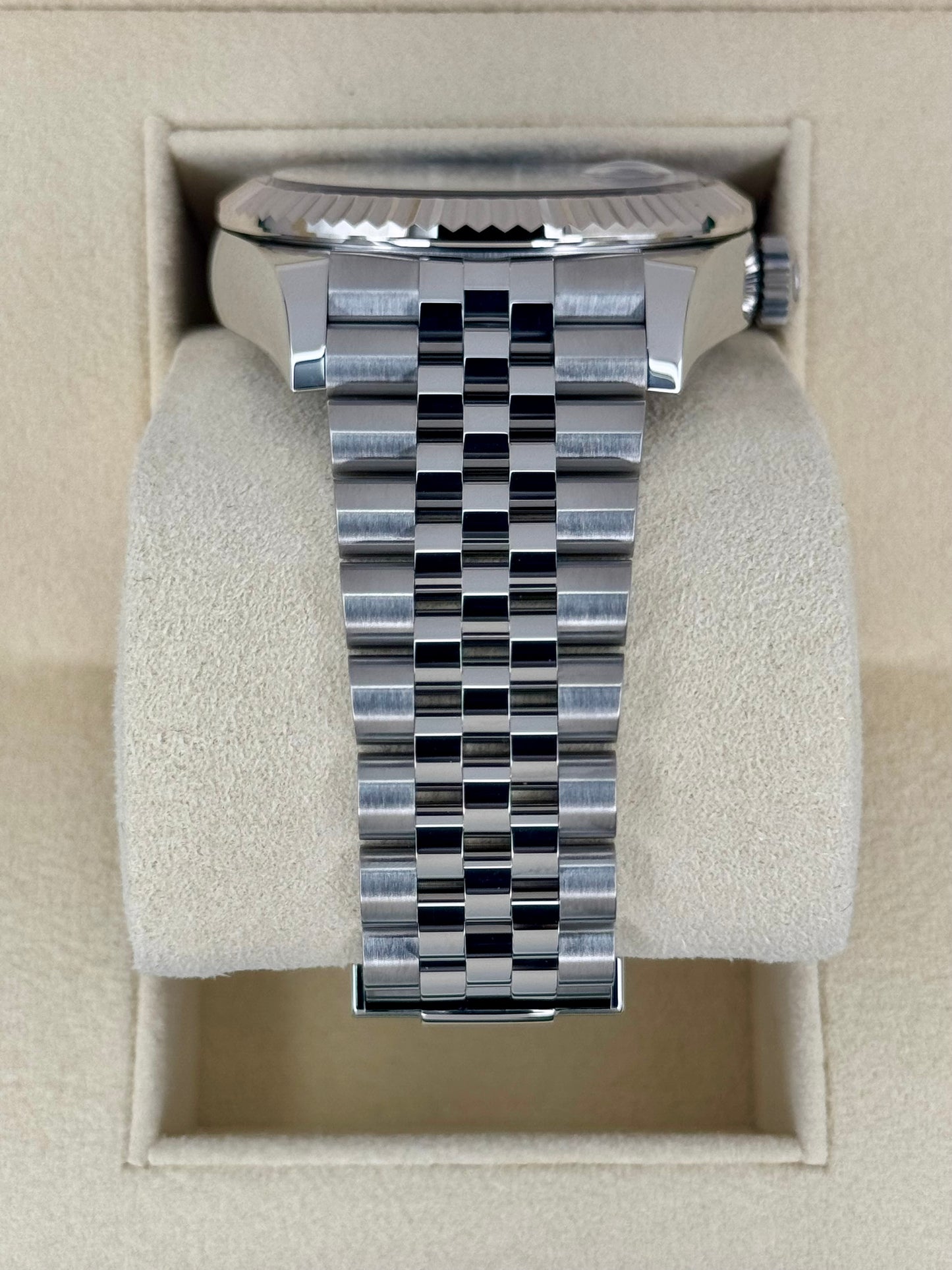 2022 Sky-Dweller 42mm 326934 Stainless Steel Jubilee Blue Dial