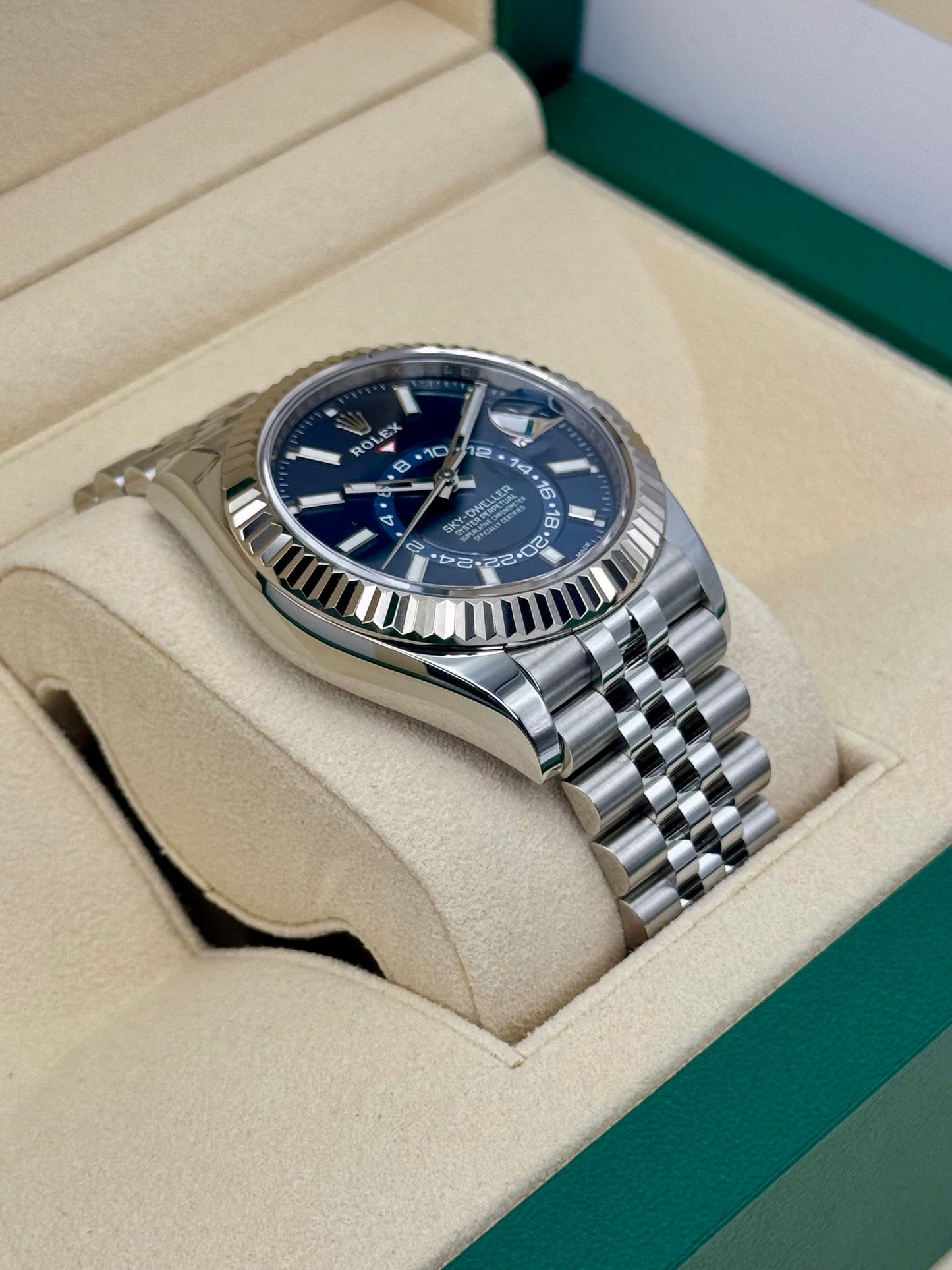 2022 Sky-Dweller 42mm 326934 Stainless Steel Jubilee Blue Dial