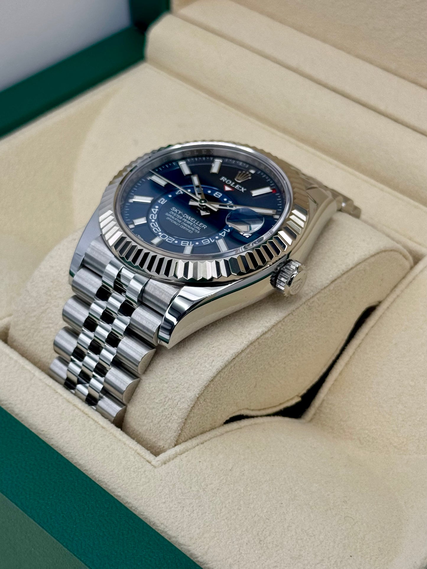 2022 Sky-Dweller 42mm 326934 Stainless Steel Jubilee Blue Dial