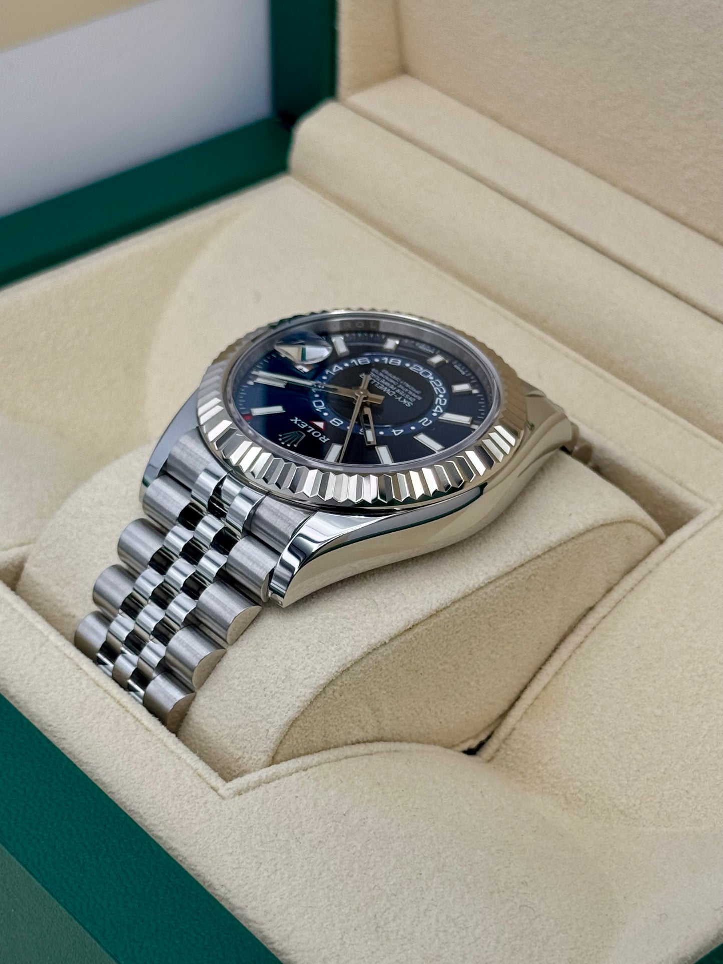 2022 Sky-Dweller 42mm 326934 Stainless Steel Jubilee Blue Dial