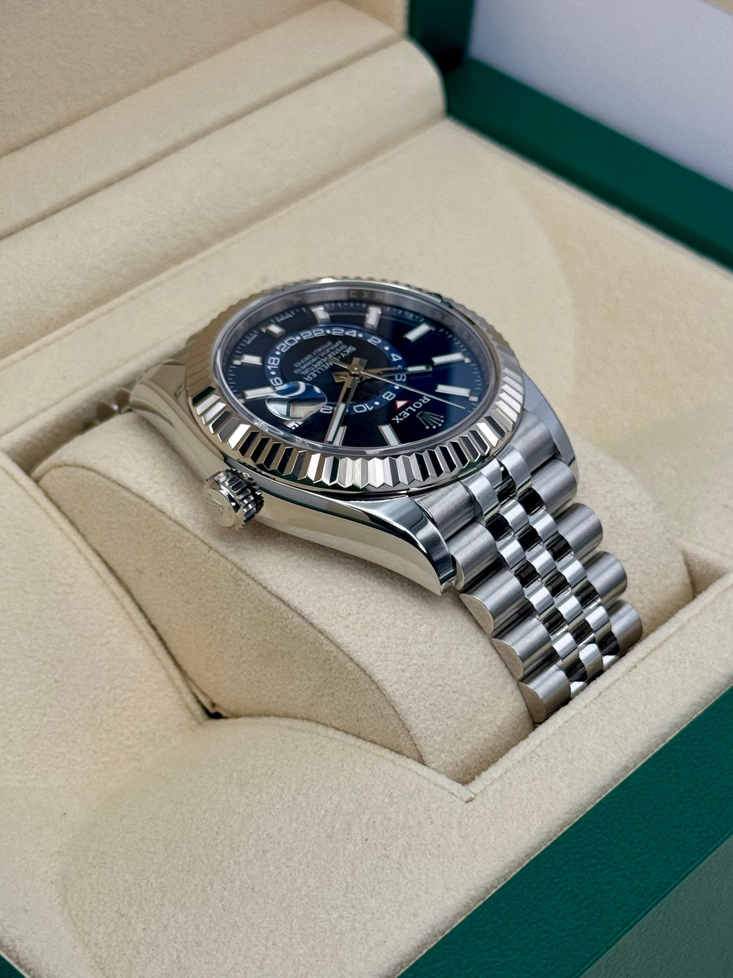 2022 Sky-Dweller 42mm 326934 Stainless Steel Jubilee Blue Dial