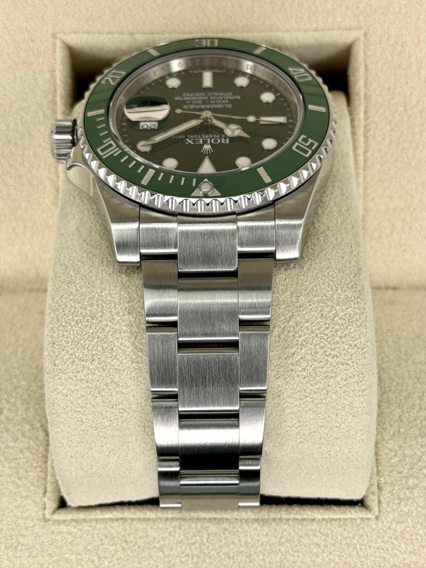 Submariner Date "Hulk" 40mm 116610LV Green Dial - MyWatchLLC