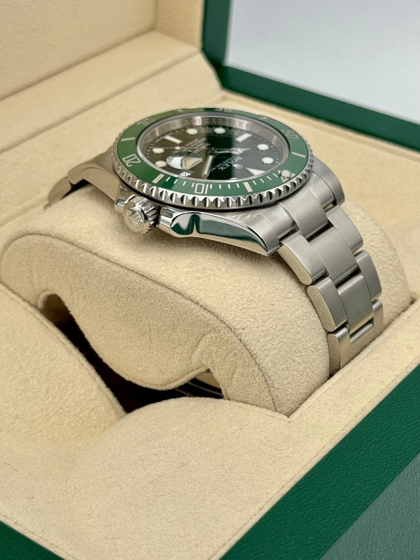 Submariner Date "Hulk" 40mm 116610LV Green Dial - MyWatchLLC