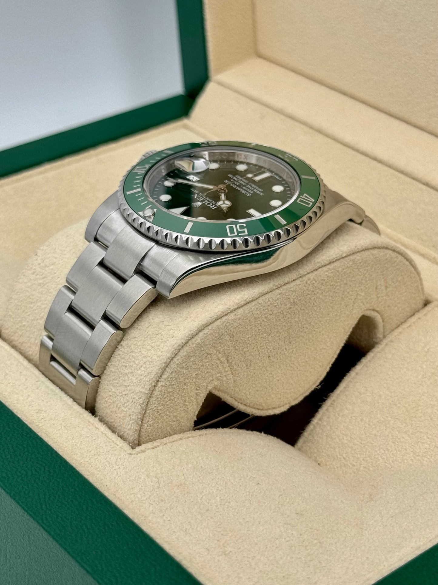 Submariner Date "Hulk" 40mm 116610LV Green Dial - MyWatchLLC