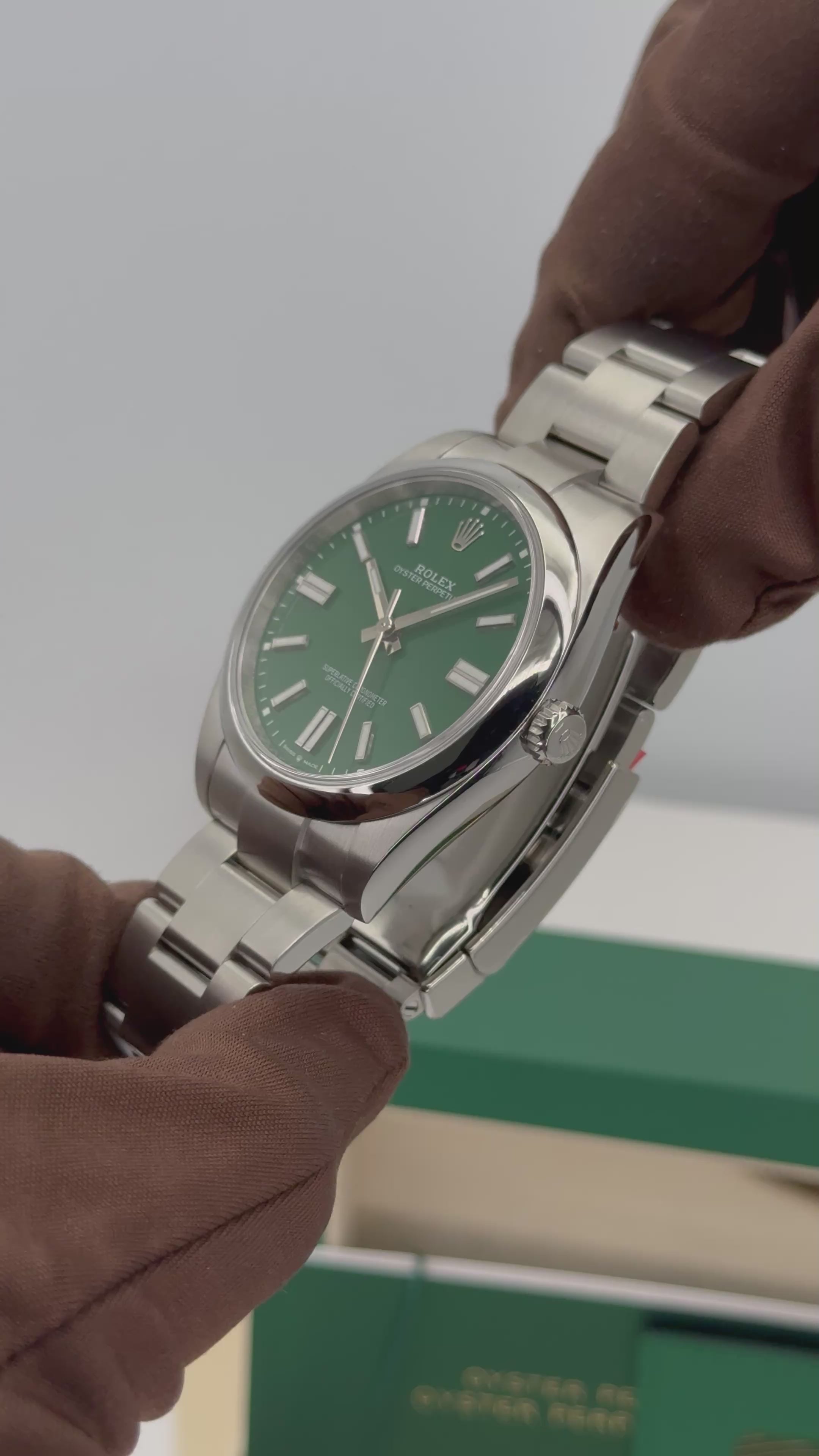NEW 2025 Rolex Oyster Perpetual 41mm 124300 Green Dial
