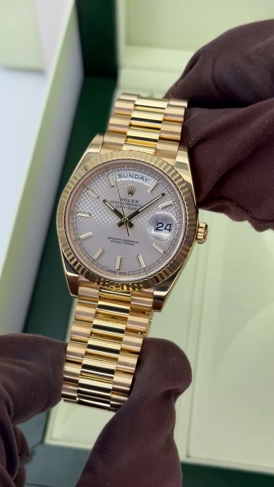 勲郎様 返金用 2016 Rolex Day-Date 40mm 228238 Presidential Silver Motif Dial