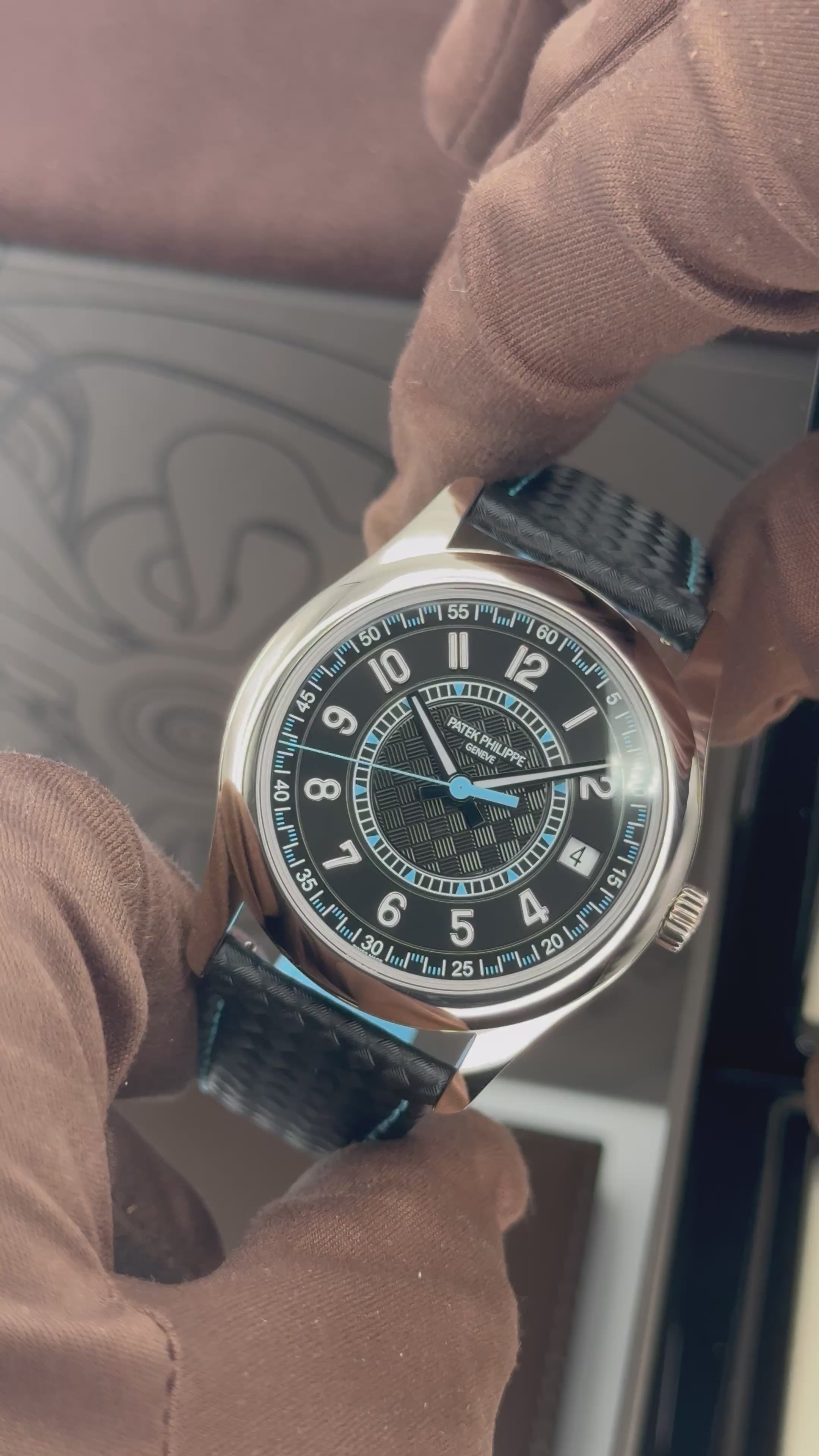 PATEK PHILIPPE 公式バイオグラフィー 正史 新品 2025 Patek Philippe Calatrava Blue 6007G White Gold Black Dial