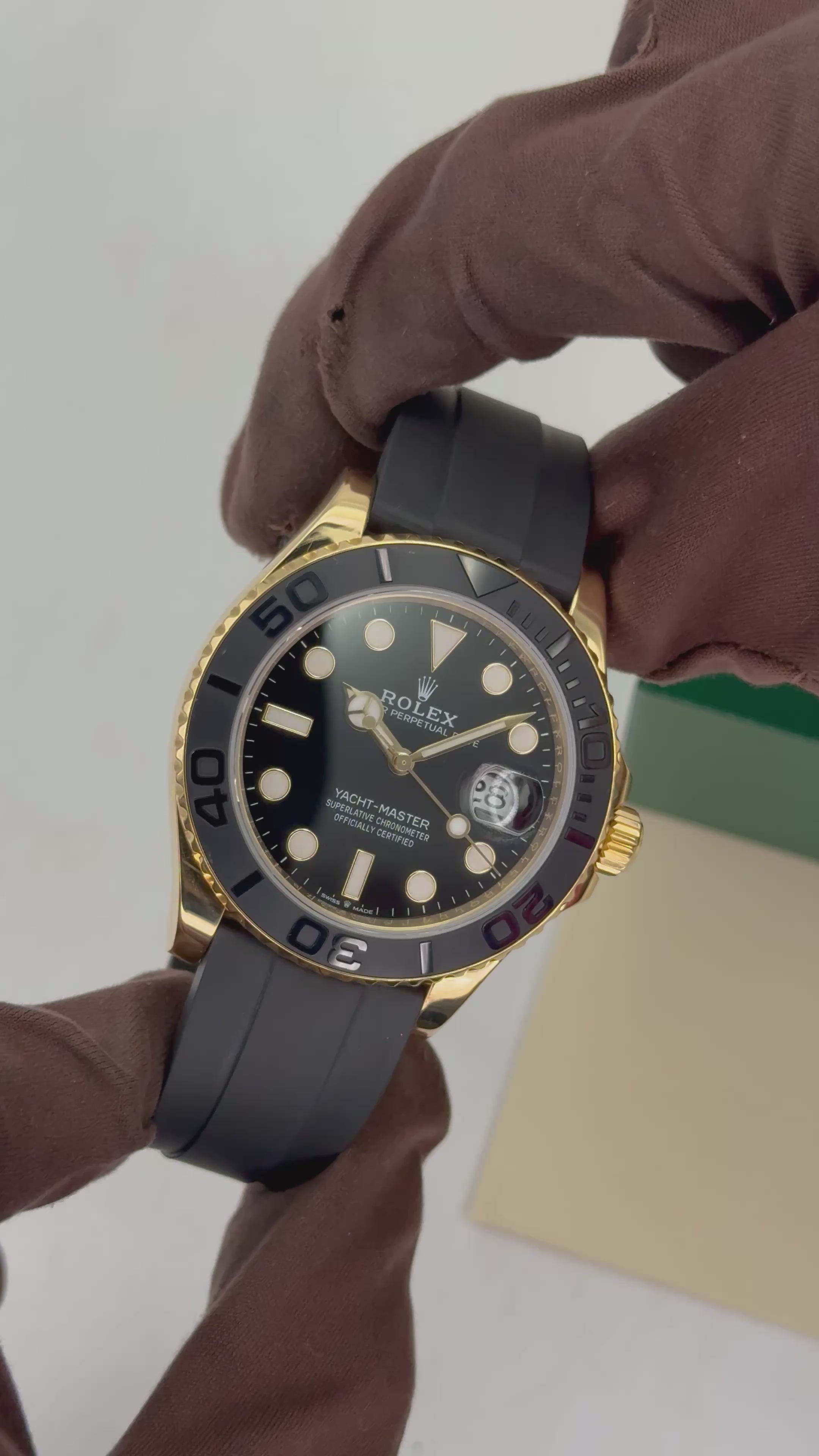 2226様感謝‼️最強運GOLD伊万里錦手　帆かけ舟❌山水❌米俵　在銘八寸皿2客 2022 Rolex Yacht-Master 42mm 226658 Gold Oysterflex Black Dial