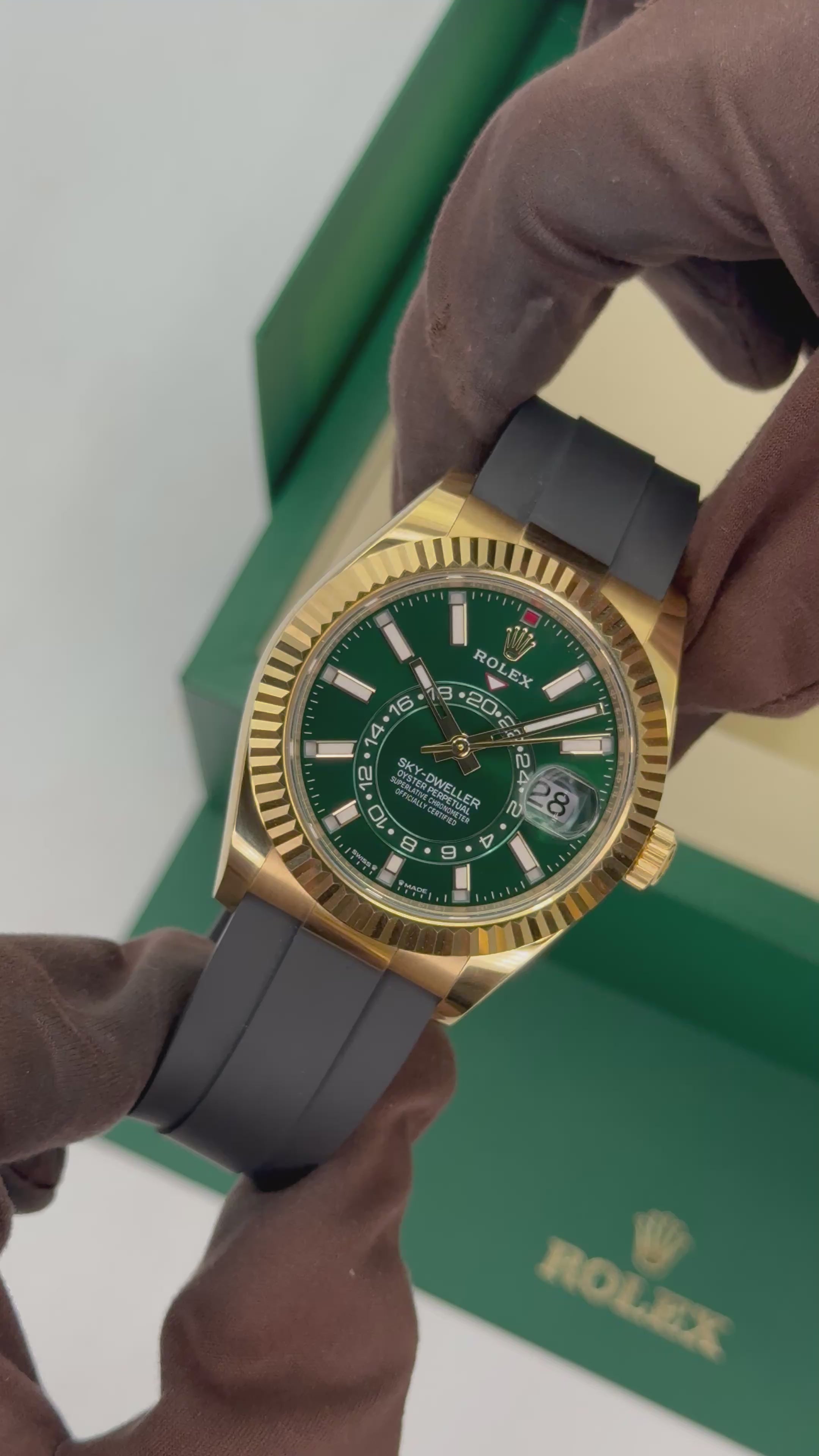 2025 Rolex Sky-Dweller 42mm 336238 Yellow Gold Oysterflex Green Dial