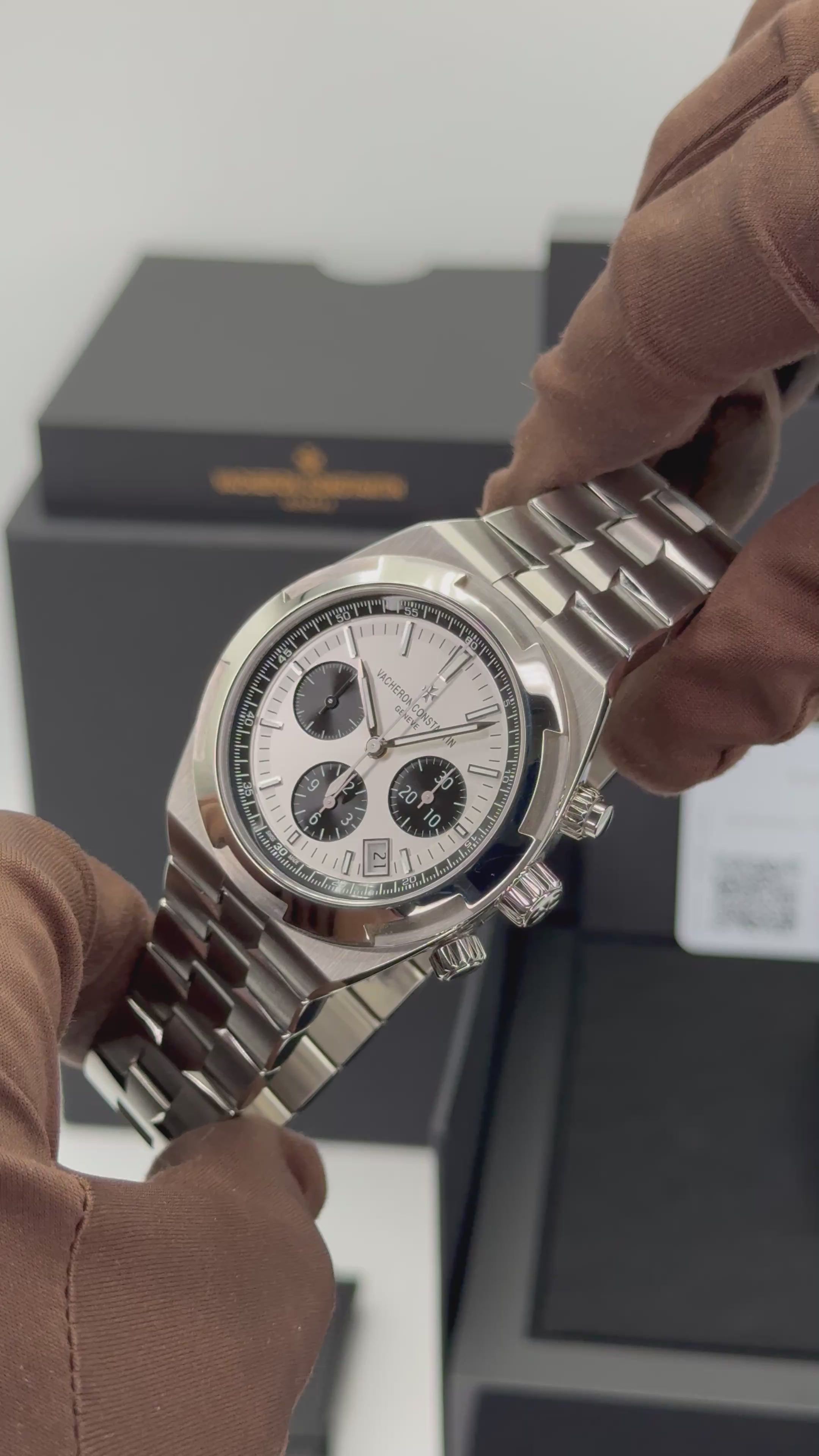 2023 Vacheron Constantin Overseas 42.5mm 5500V Stainless Panda Dial