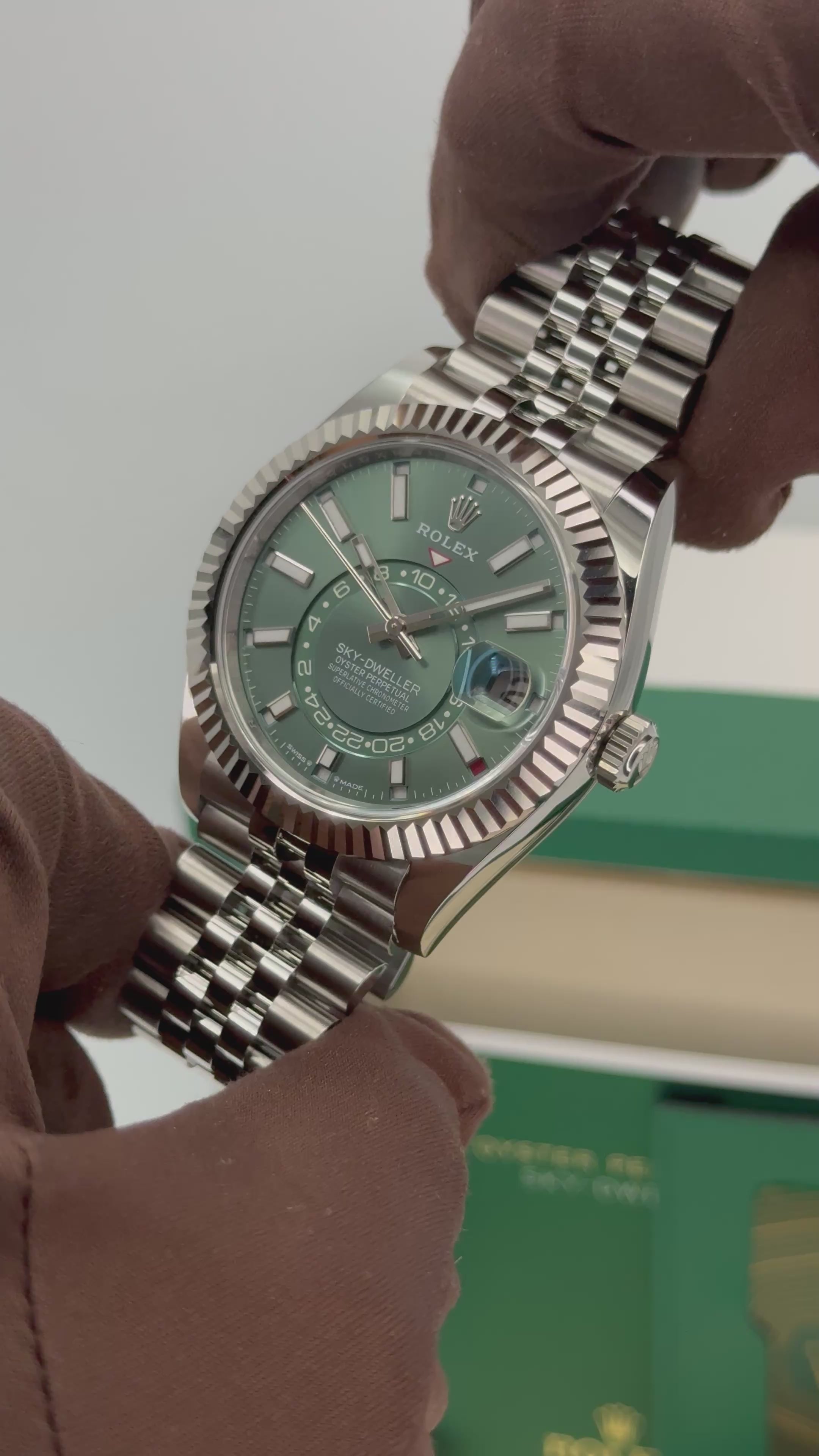 NEW 2025 Rolex Sky-Dweller 42mm 336934 Jubilee Green Dial