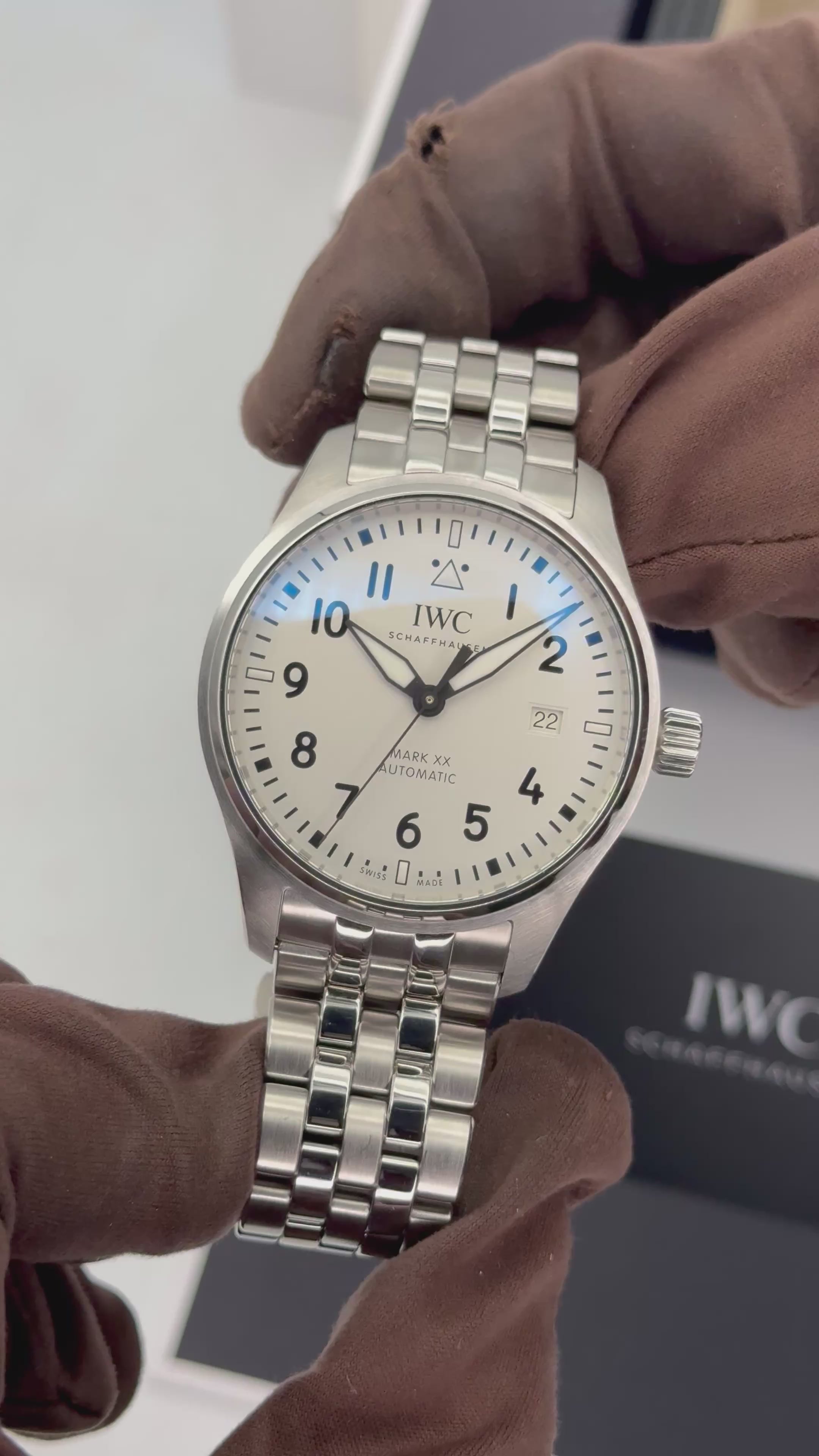 2025 IWC Pilot's Watch Mark XX 40mm IW328208 Stainless Steel White Dia