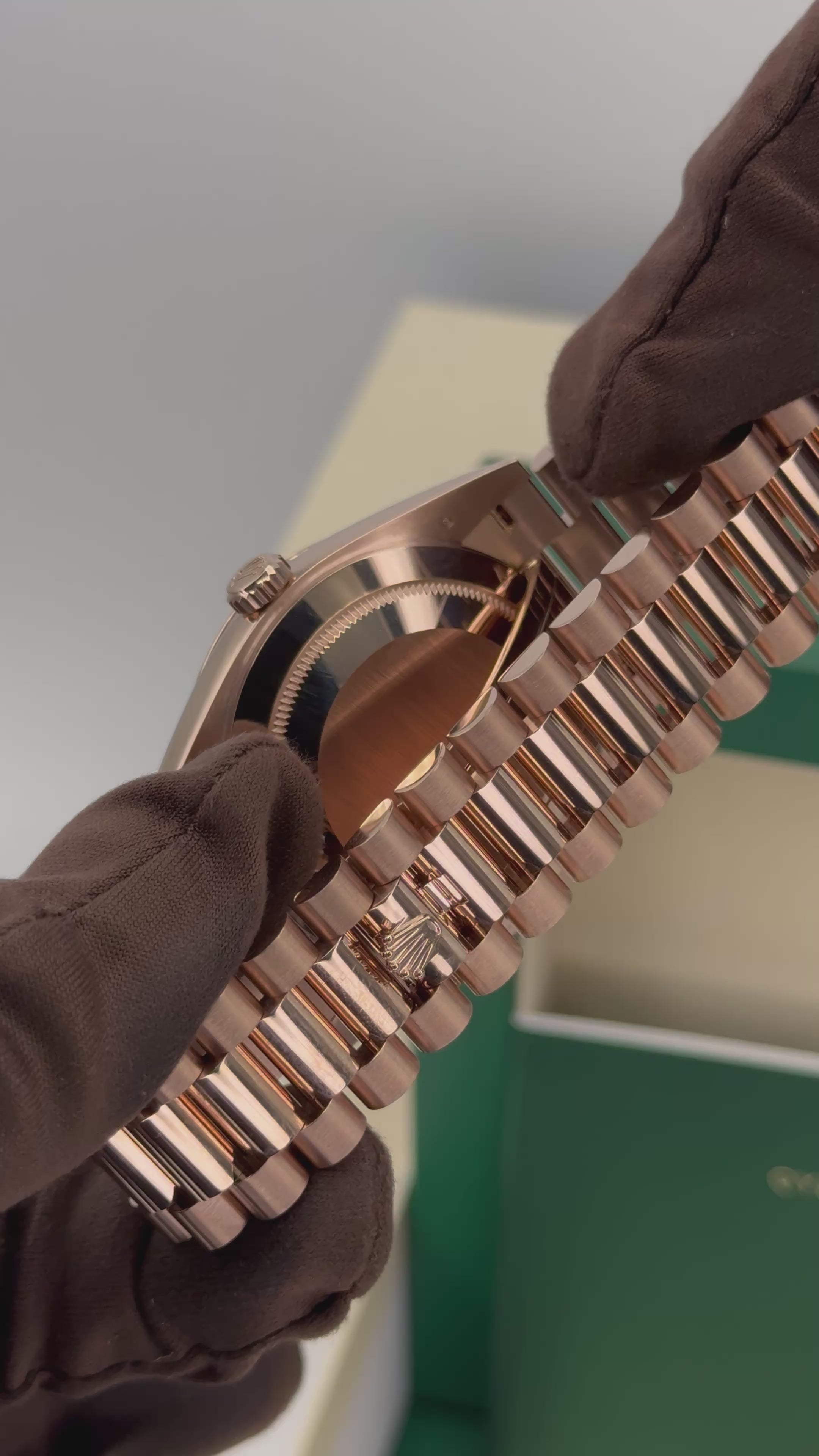 NEW 2025 Rolex Day-Date 40mm 228235 Rose Gold Mother Of Pearl Diamond