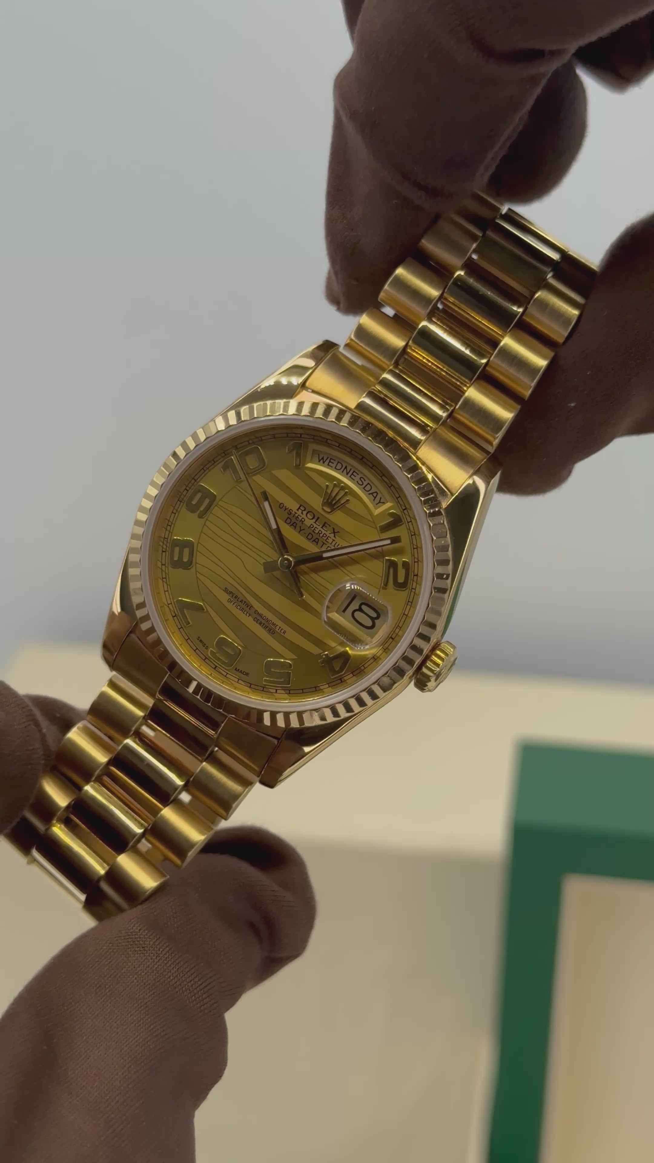 1989 Rolex Day-Date 36mm 18238 Presidential Champagne Wave Dial