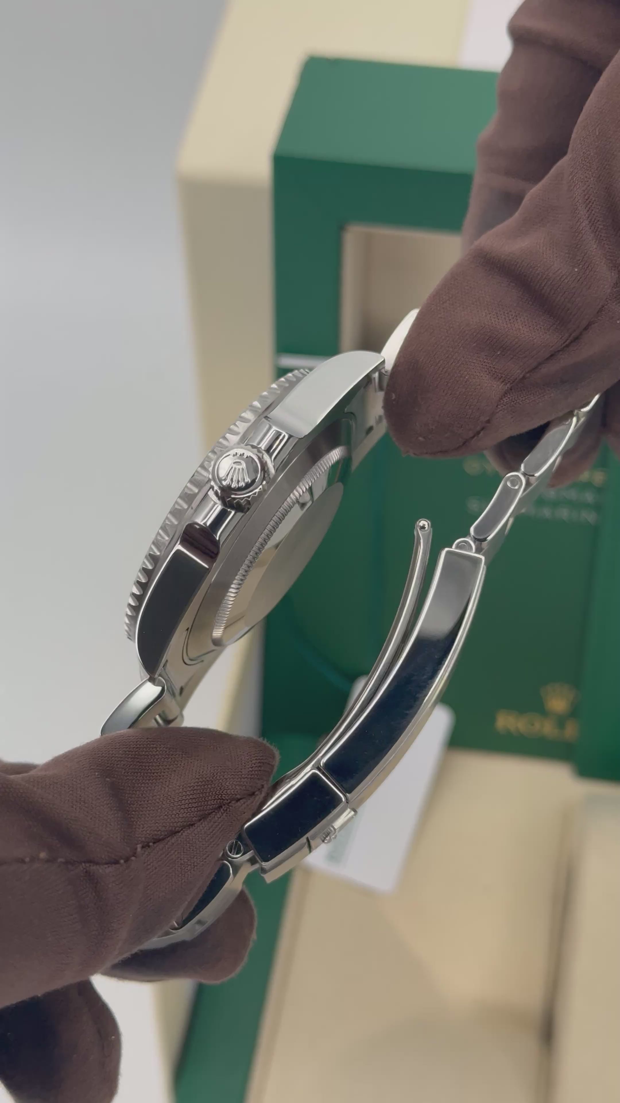 2018 Rolex Submariner “Hulk” 40mm 116610LV Green Dial