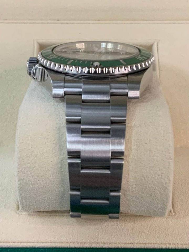 WTS] Rolex Submariner 116610LV HULK - Box, Papers, Books, full